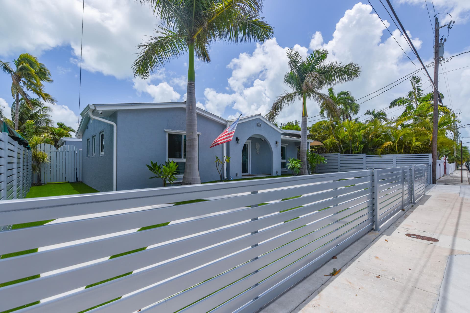 3034 Riviera Drive photo 4