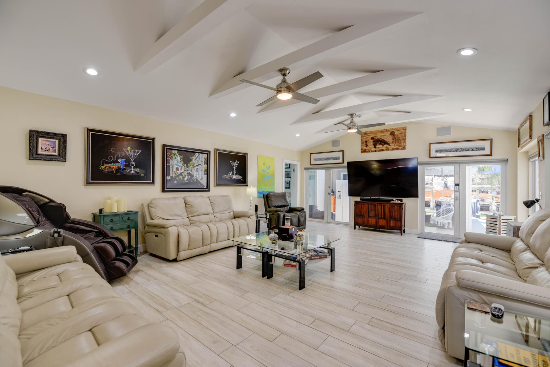 3034 Riviera Drive photo 17