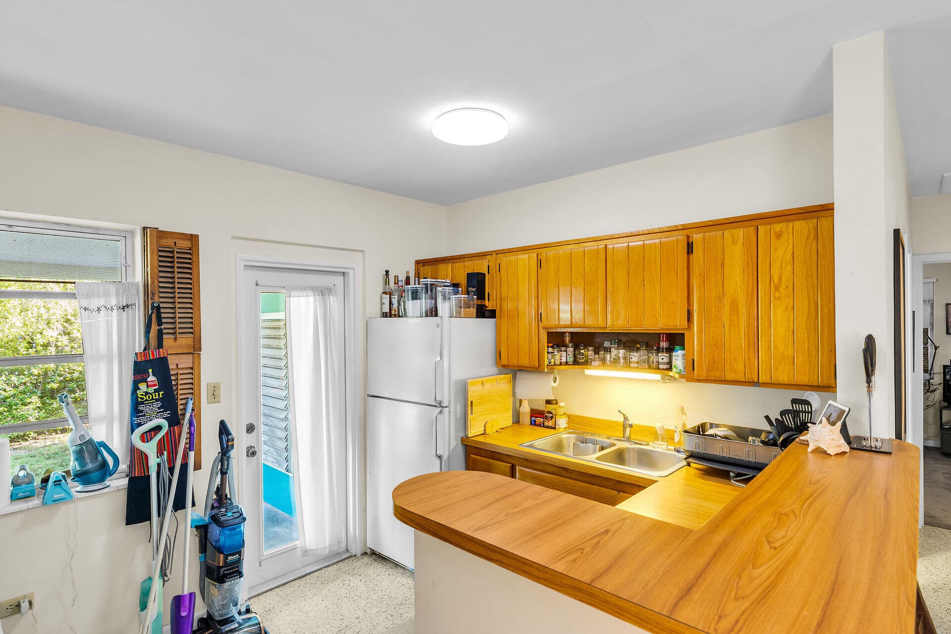 230 Apache Street photo 20