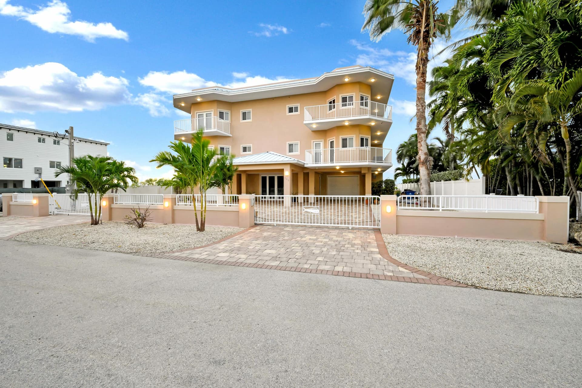 112 N Bounty Ln 3