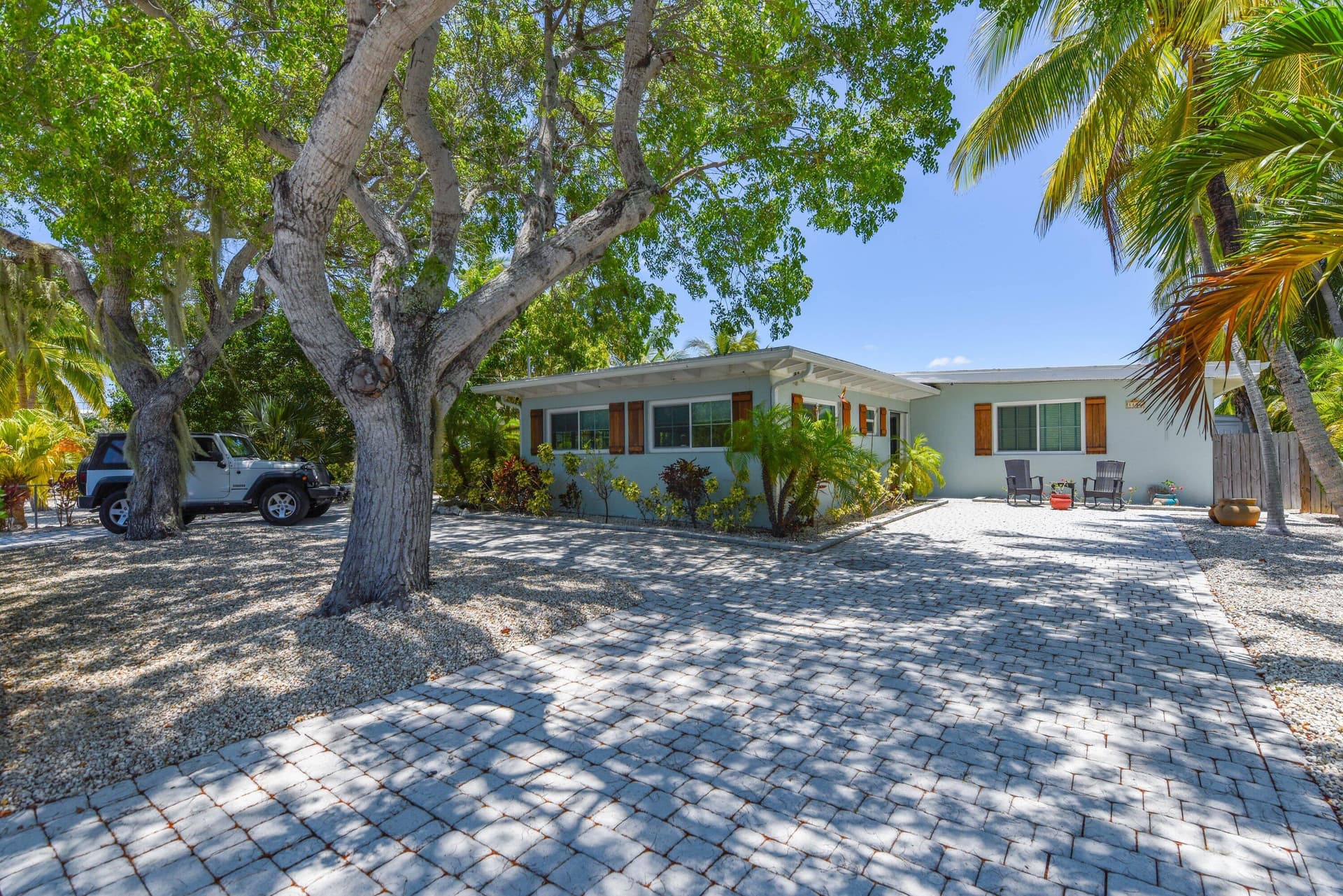 1136 W Shore Drive photo 1
