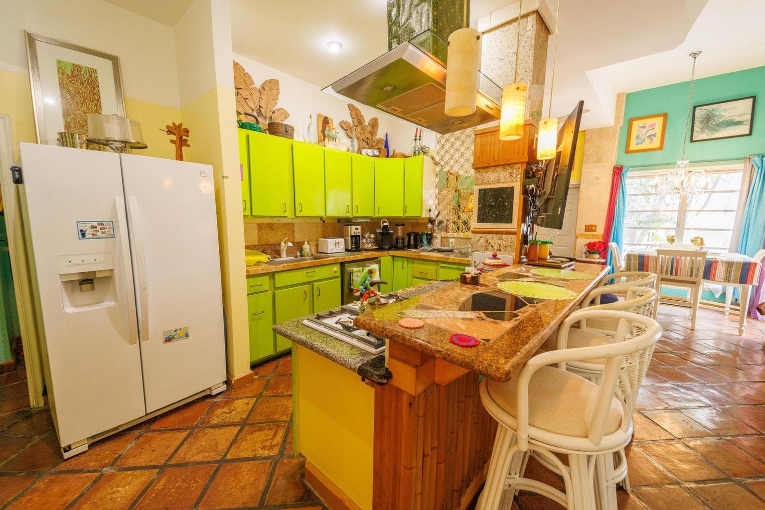 1430 Vernon Avenue photo 12