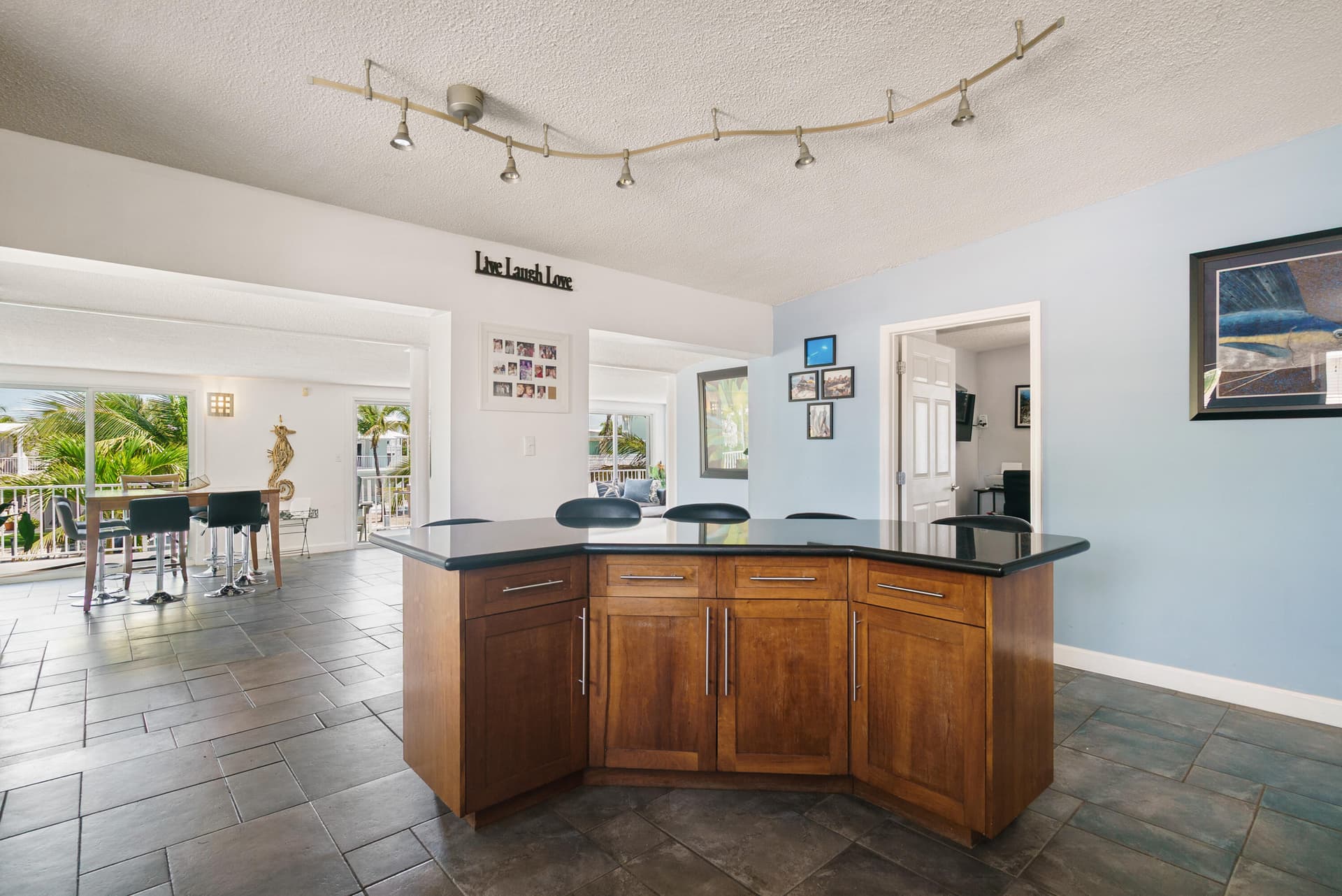 189 Ocean Drive photo 21