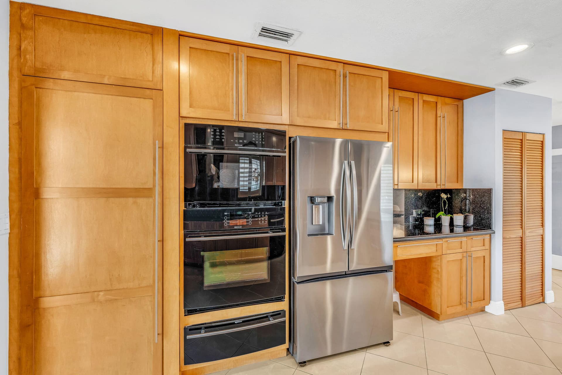437 Laguna Avenue photo 14