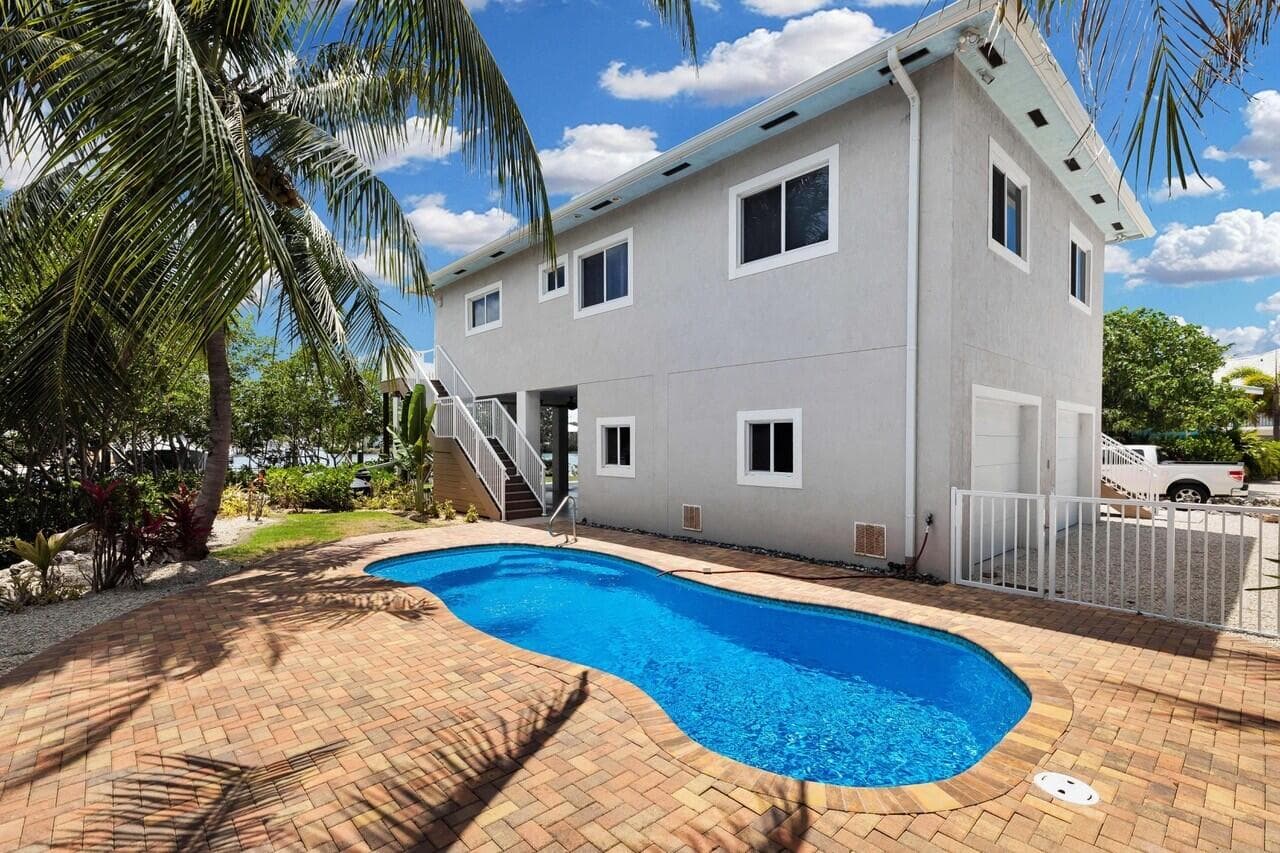 217 Bruce Court photo 3