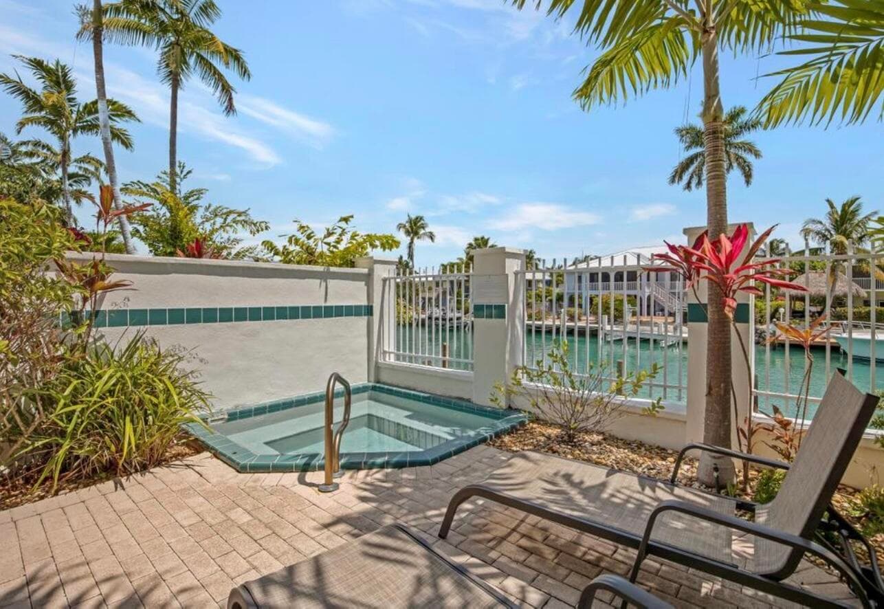 7024 Harbor Village Drive photo 3