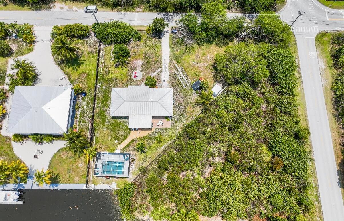 30525 Winifred Street photo 2