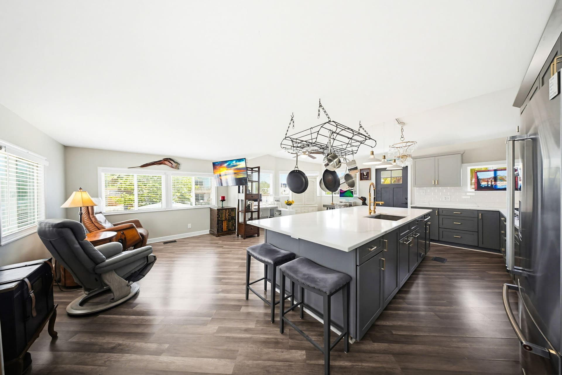 342 Boundary Lane photo 8