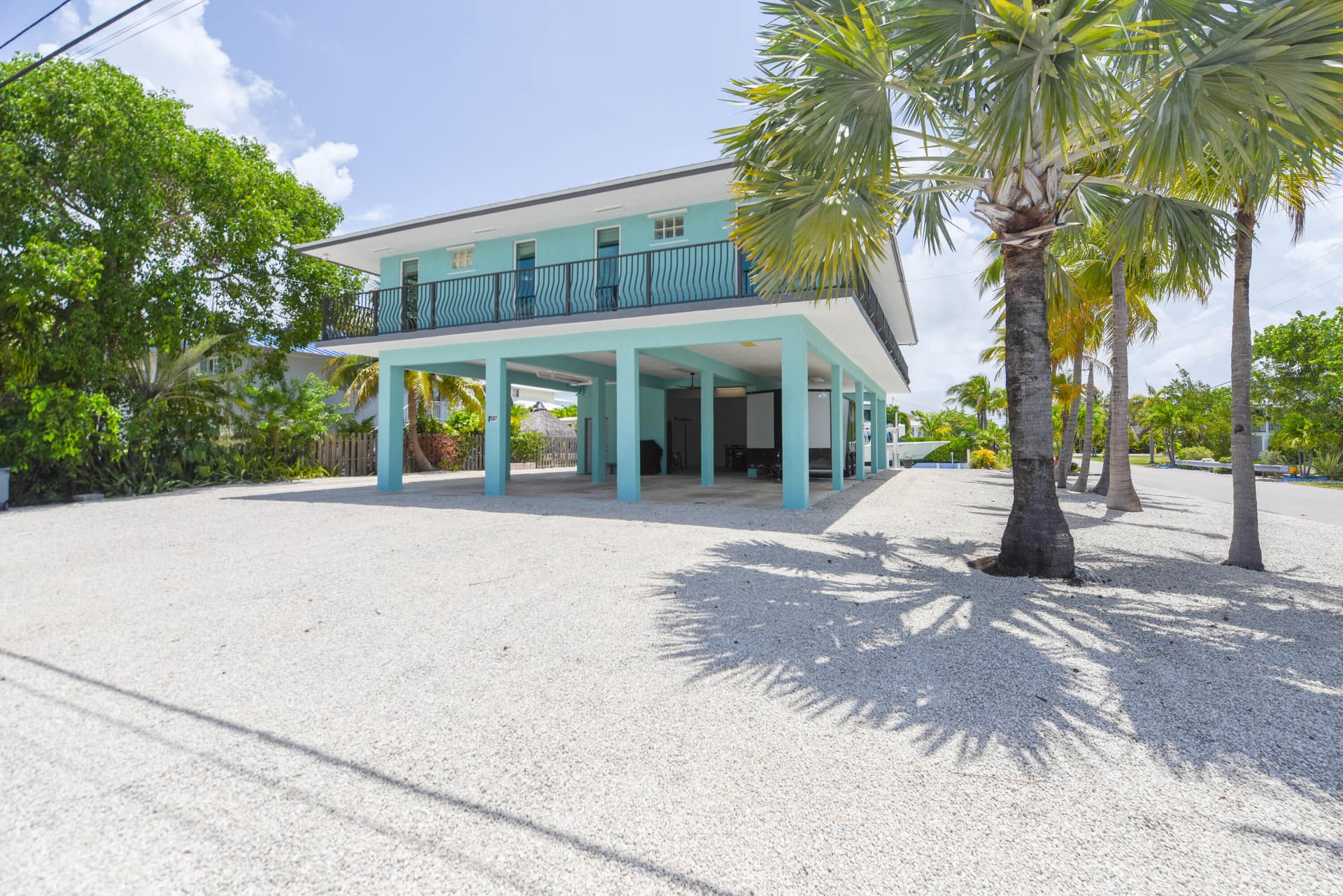 887 Bay Drive photo 1