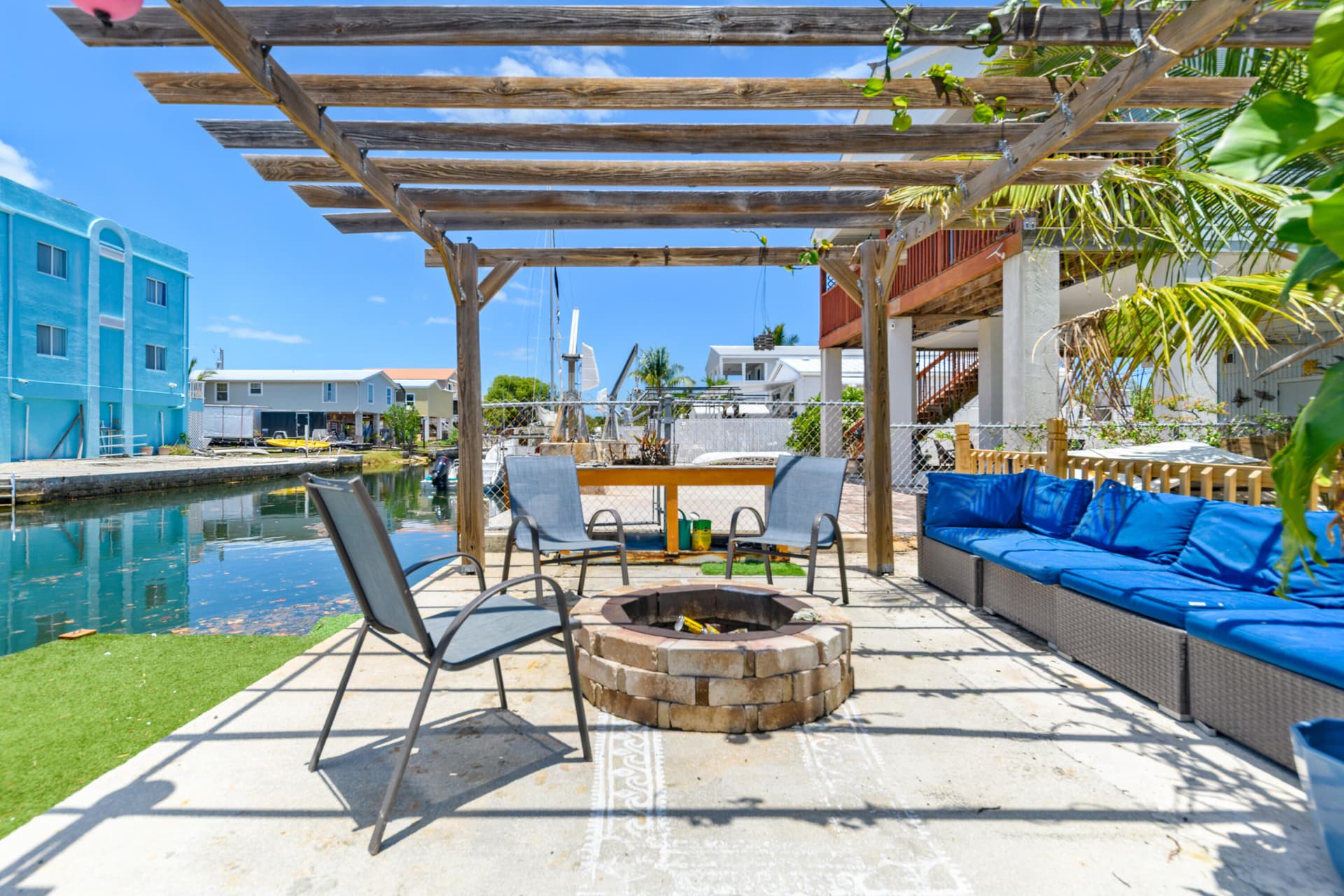1 Riviera Drive photo 1