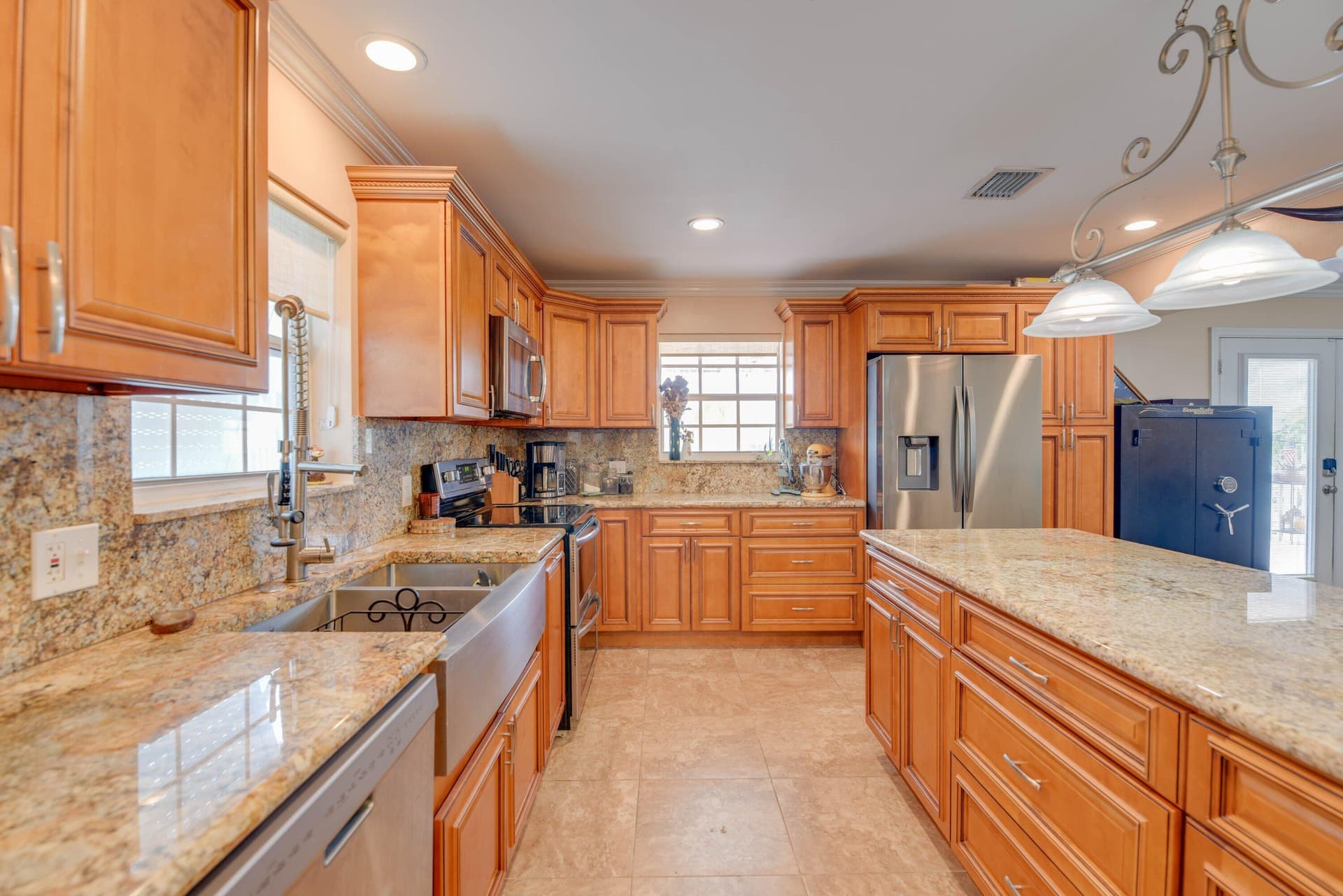 706 E Caribbean Drive photo 3