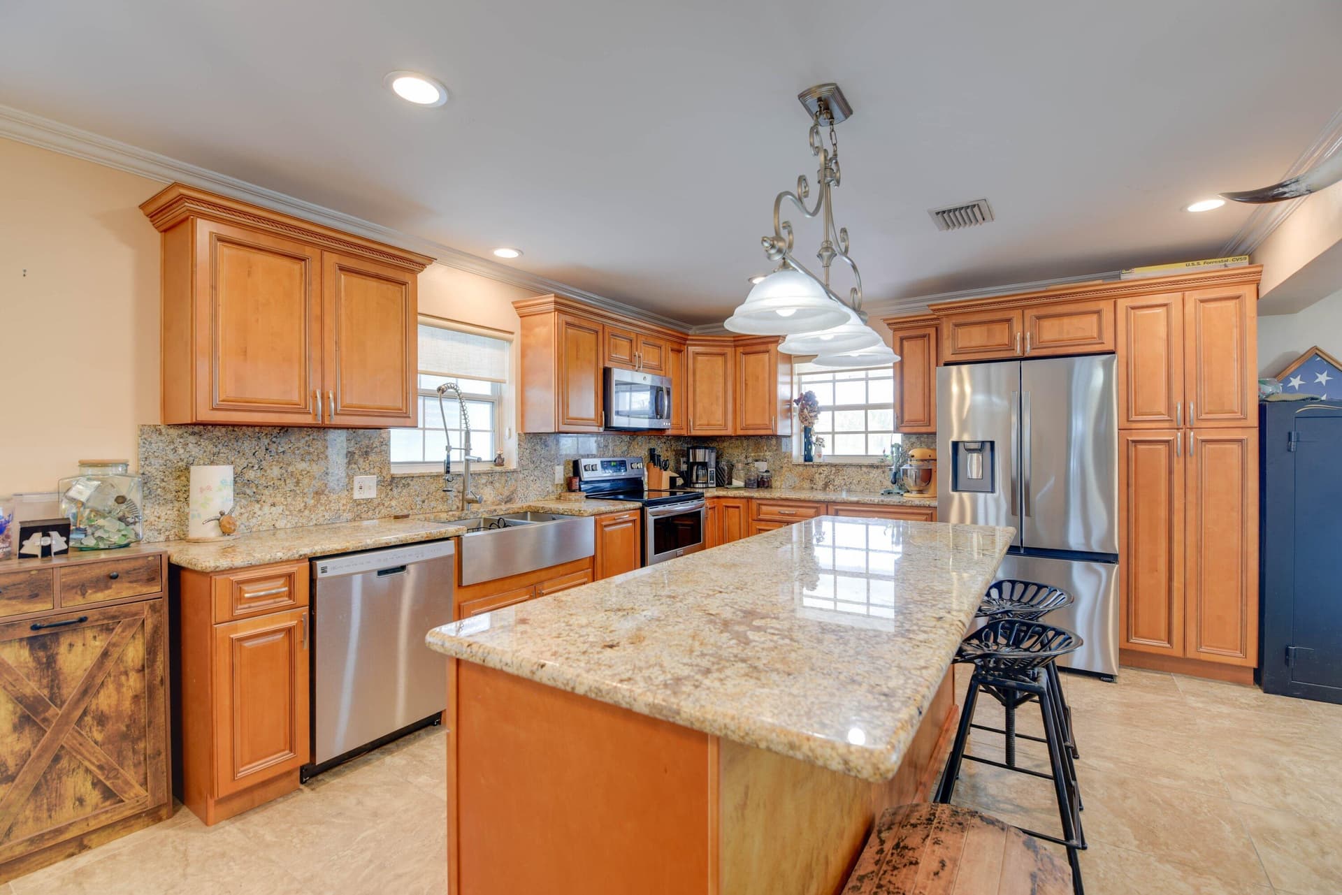 706 E Caribbean Drive photo 4
