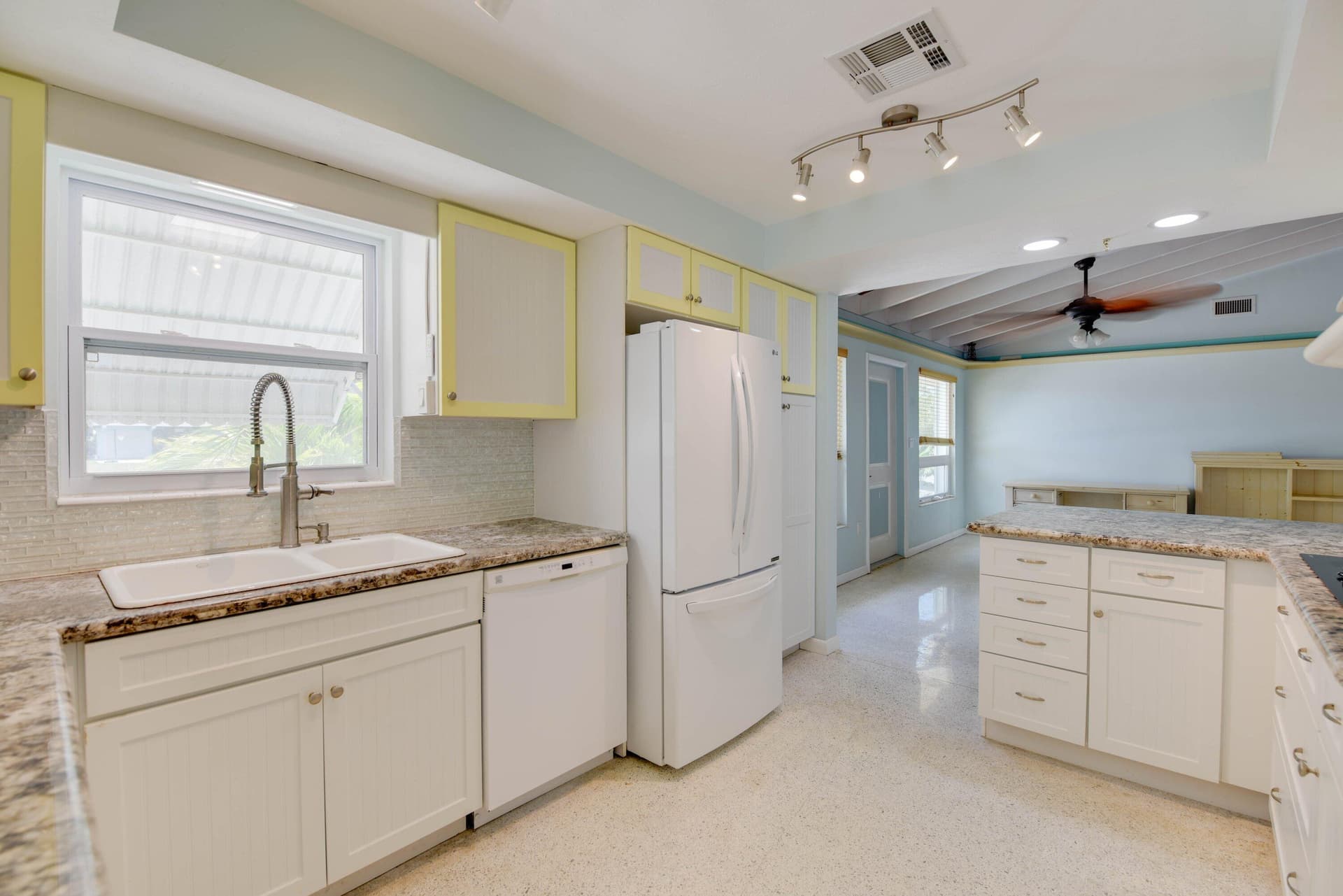 466 W Shore Drive photo 5
