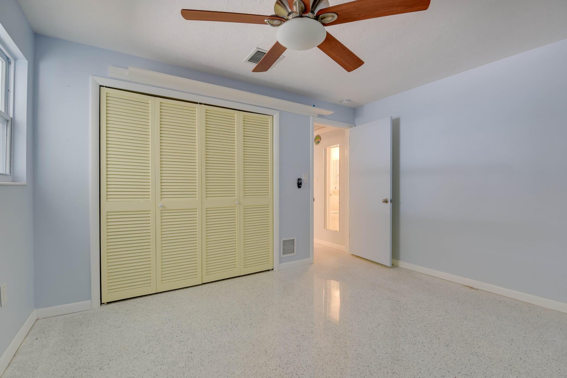 466 W Shore Drive photo 15