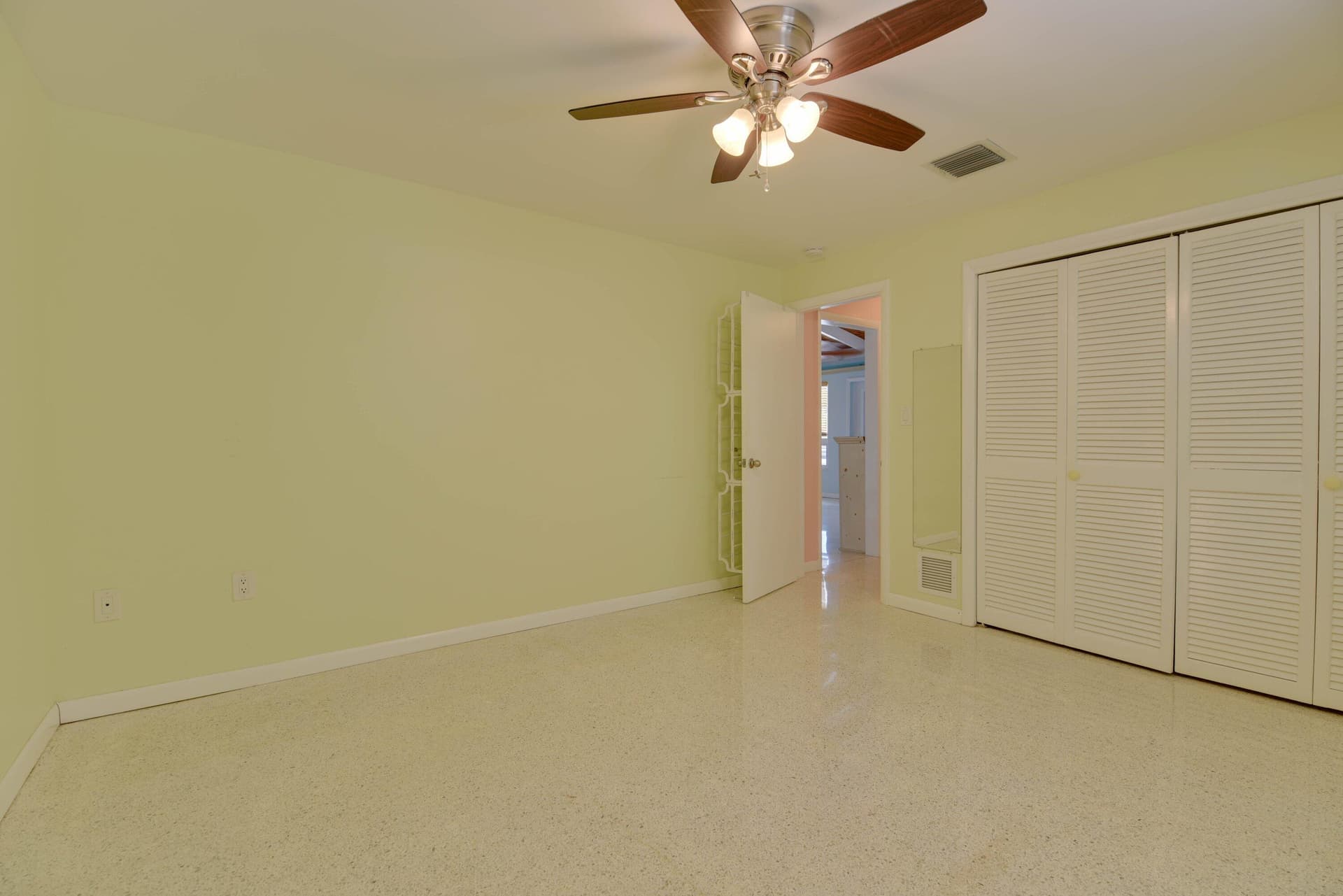 466 W Shore Drive photo 18