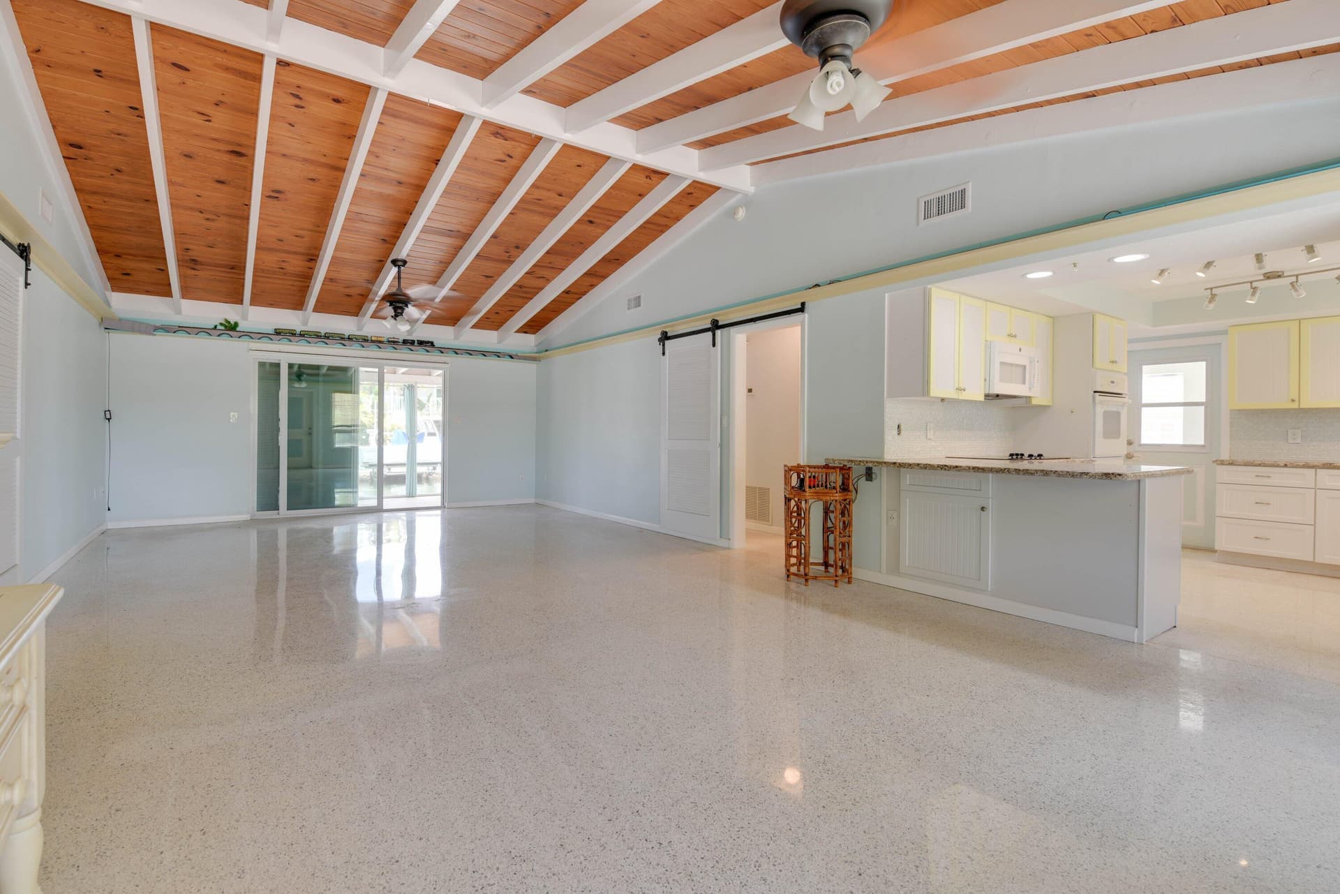 466 W Shore Drive photo 10