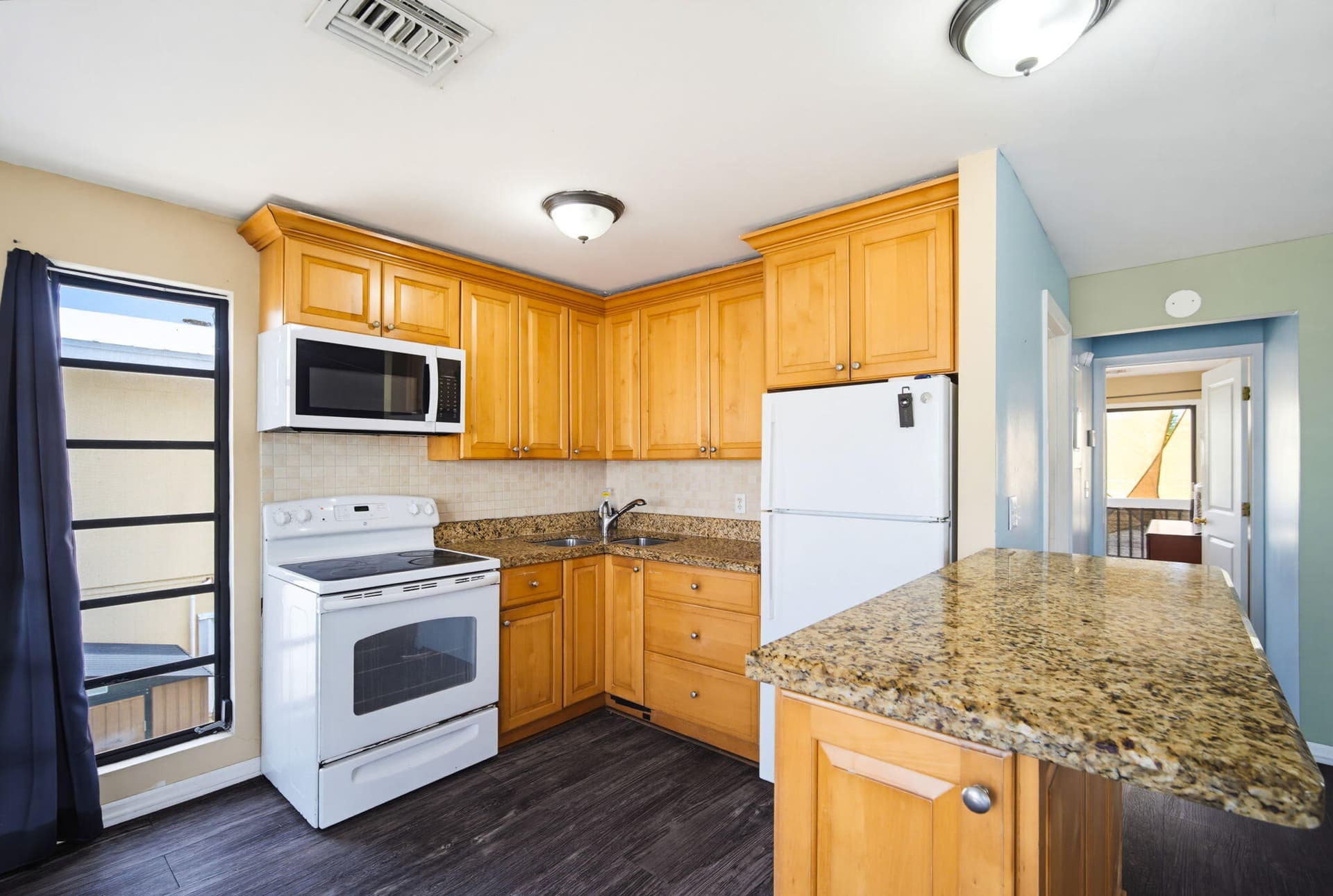 629 Powell Avenue photo 17