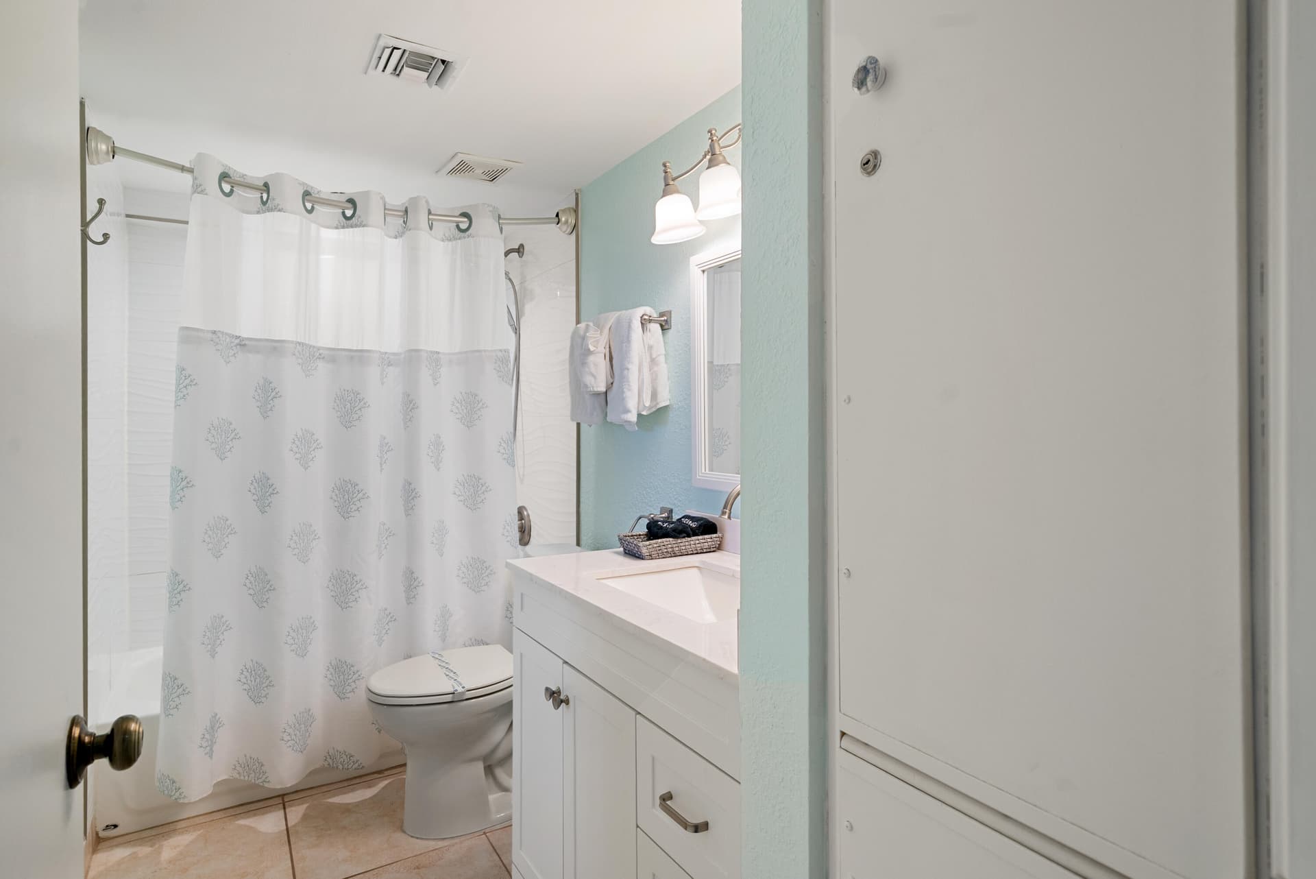 500 Burton Drive 1402 photo 10