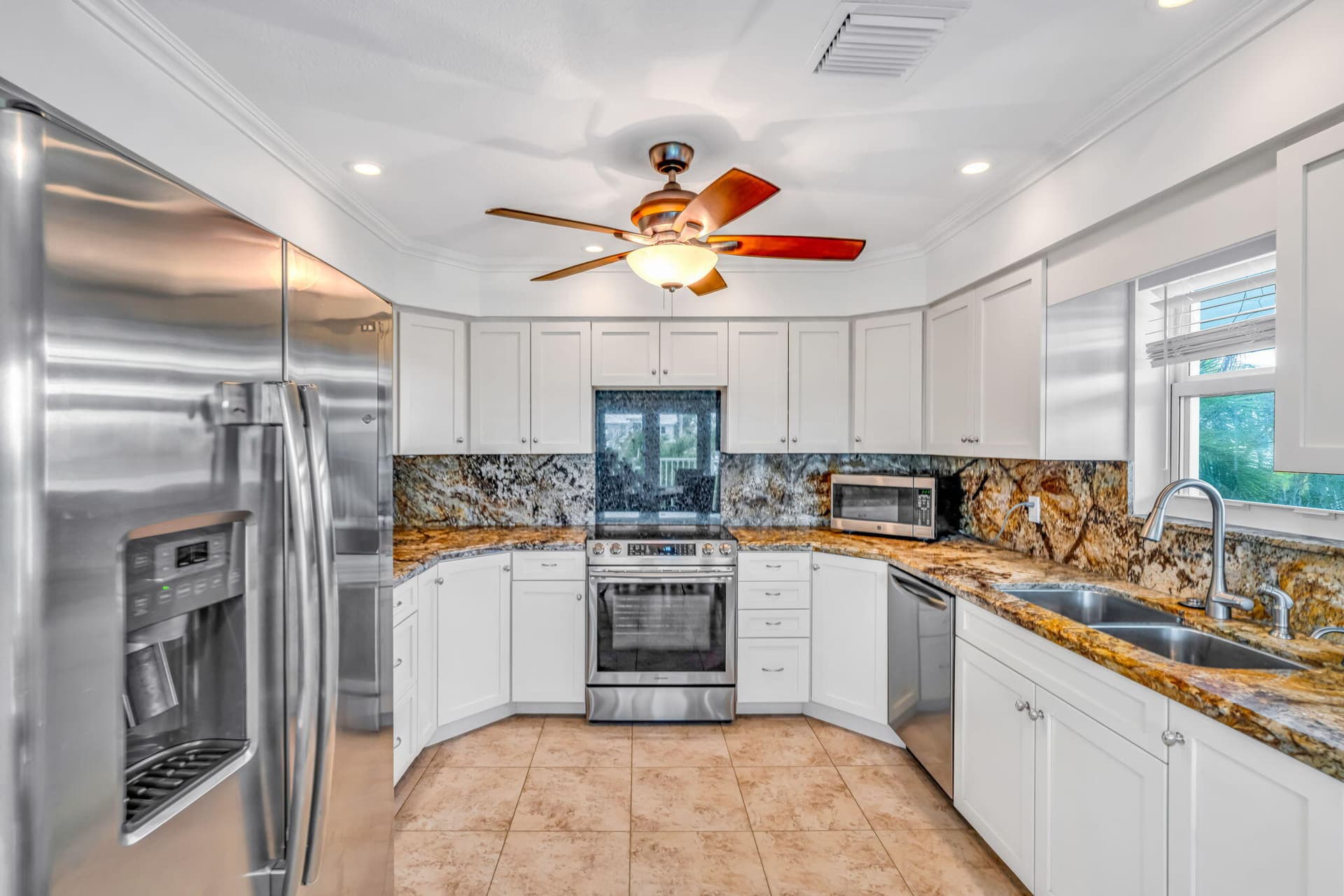 581 10th Street photo 8