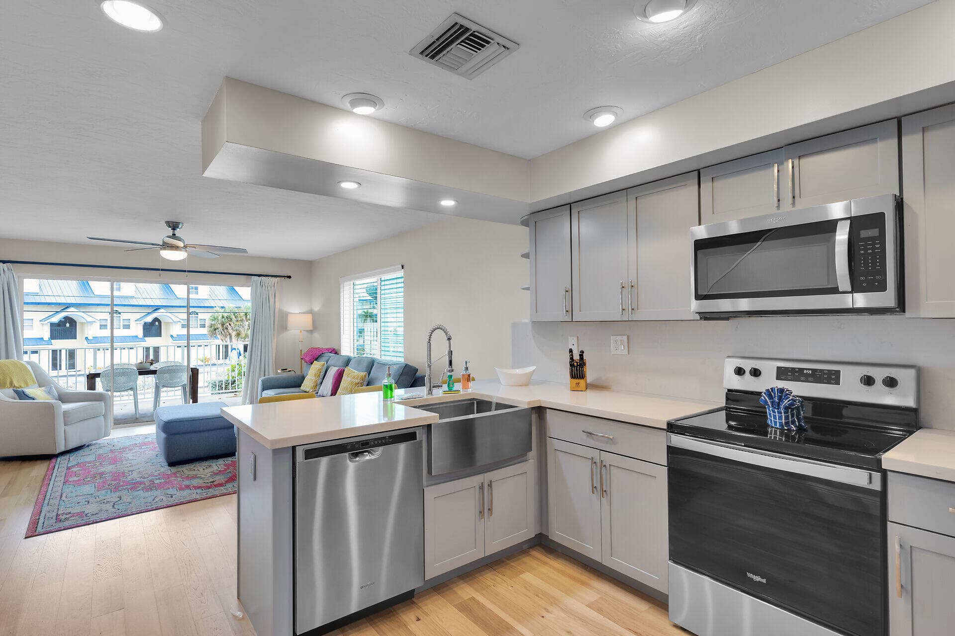 315 E Ocean Drive photo 9