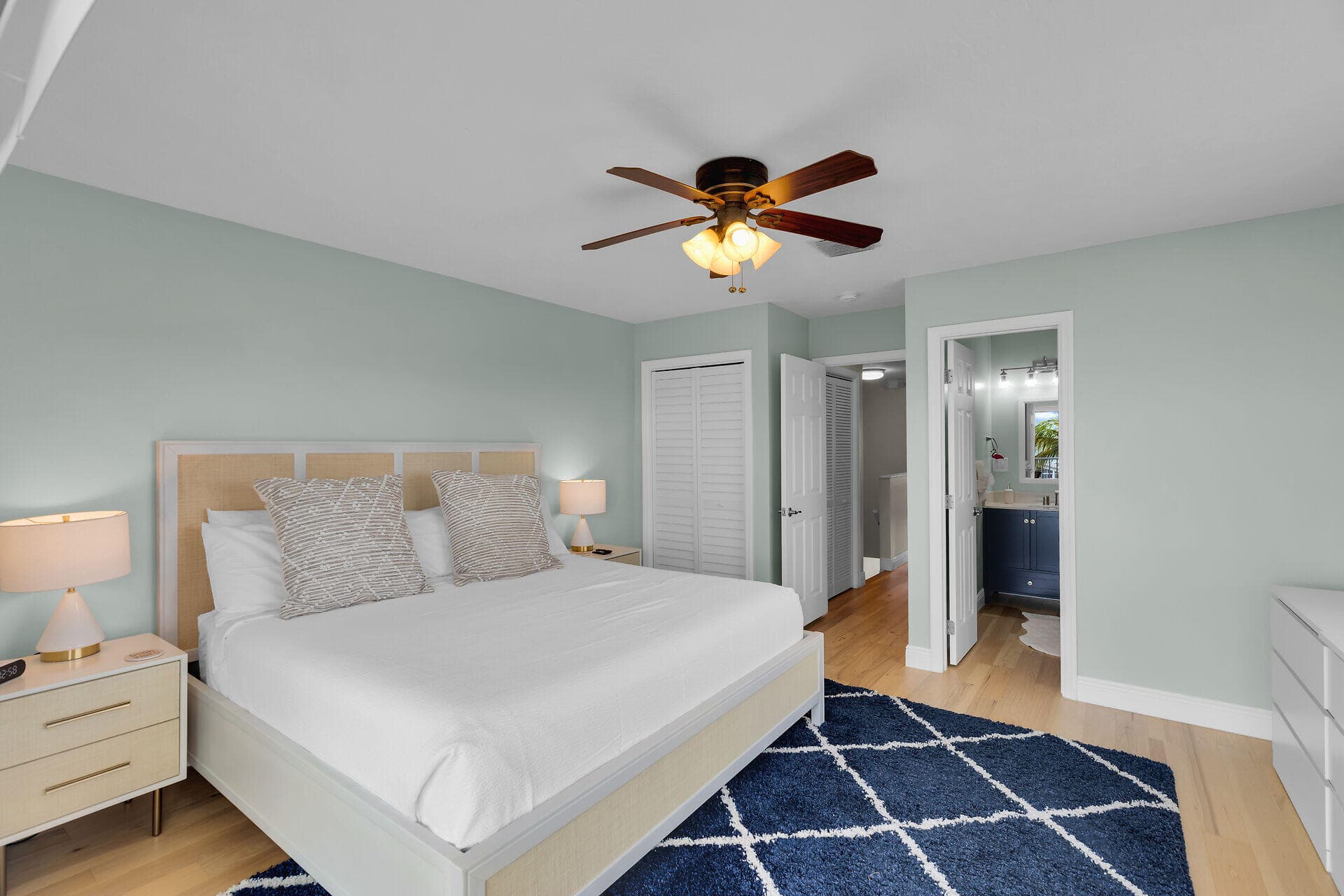 315 E Ocean Drive photo 17