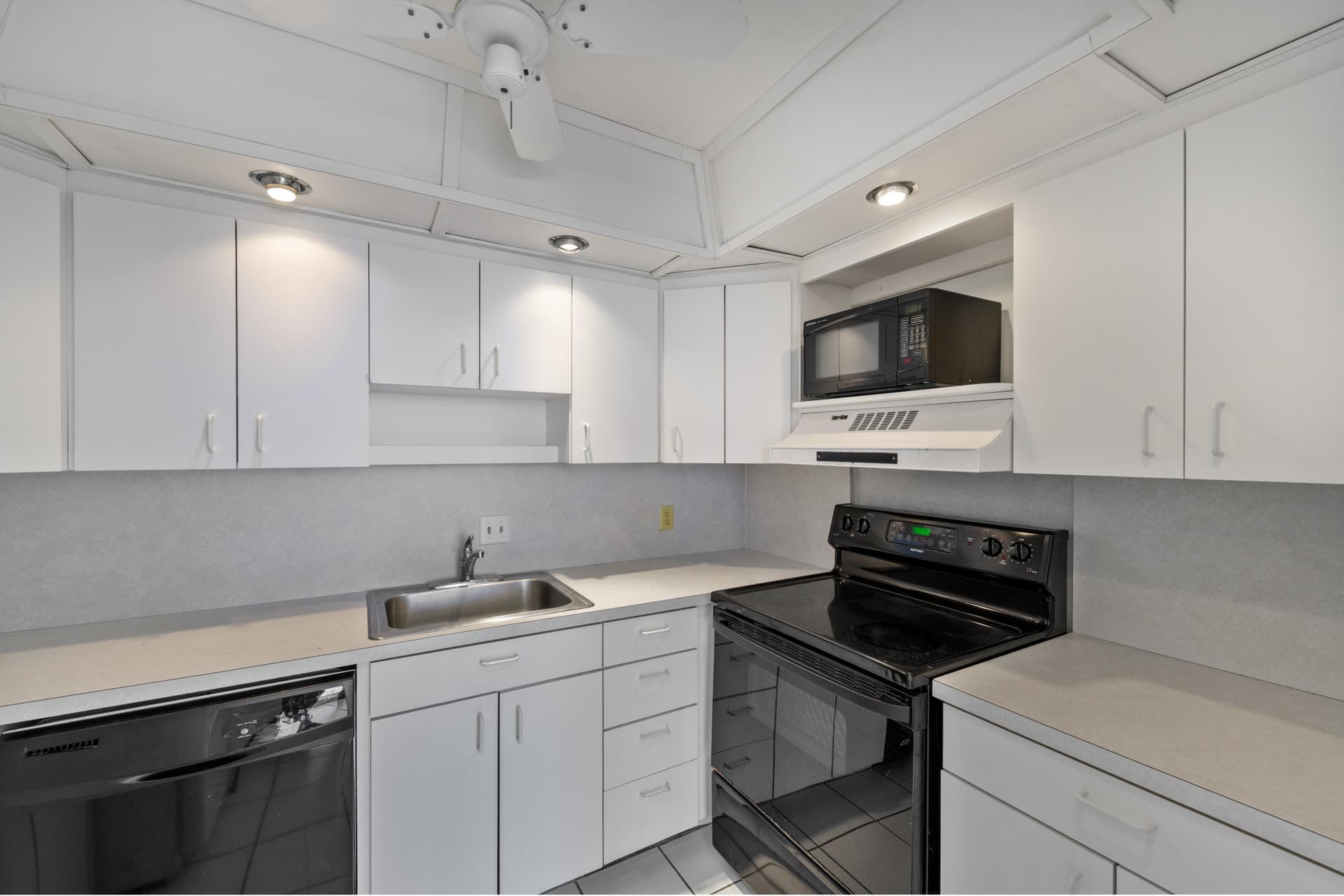 2000 Coco Plum Drive 106 photo 7