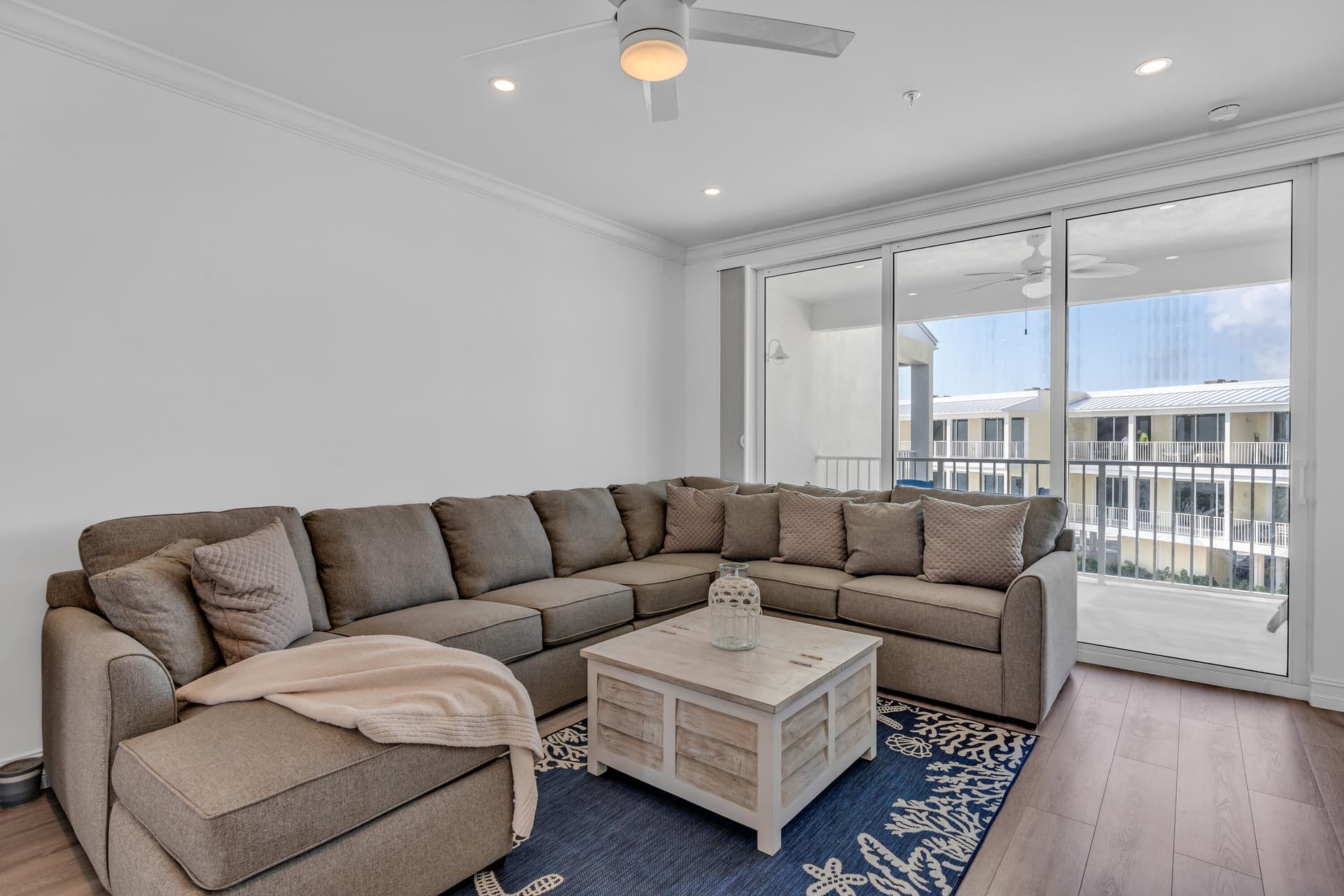 501 E Ocean Drive 28 photo 4