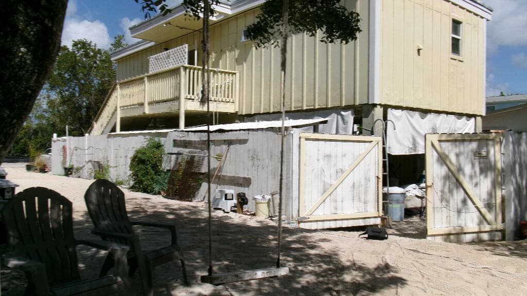 956 Shaw Drive photo 4