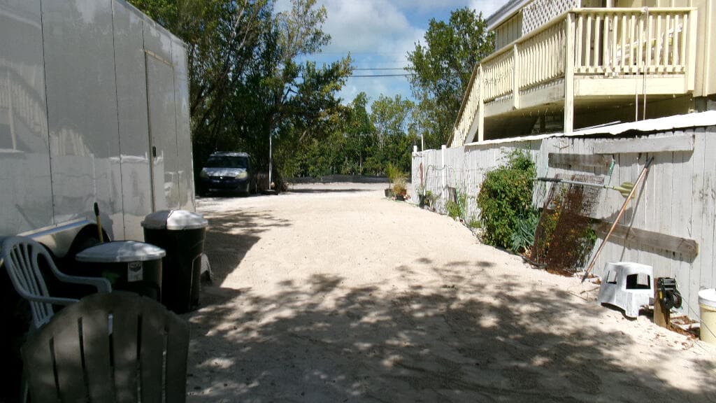956 Shaw Drive photo 5