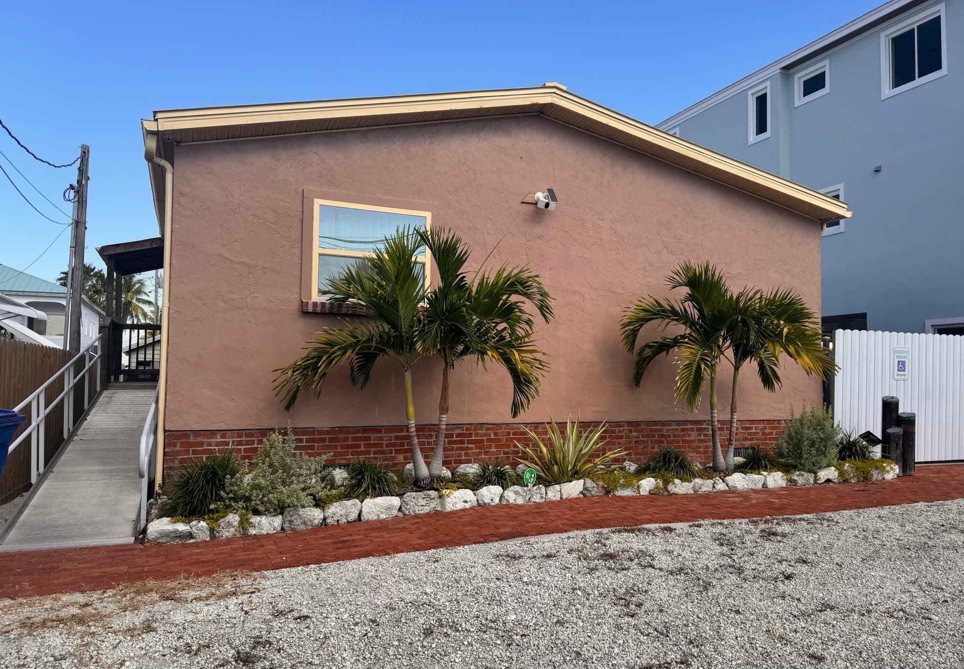 185 W Avenue A photo 1