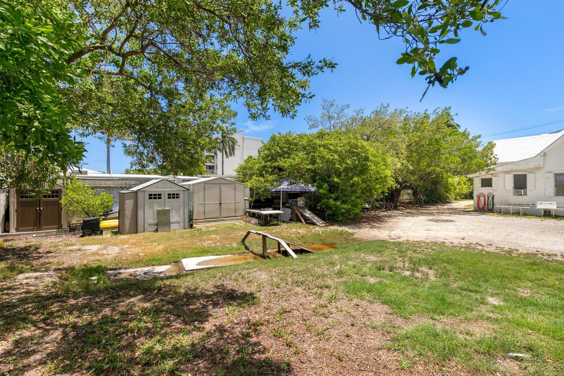 901 Eisenhower Drive photo 25