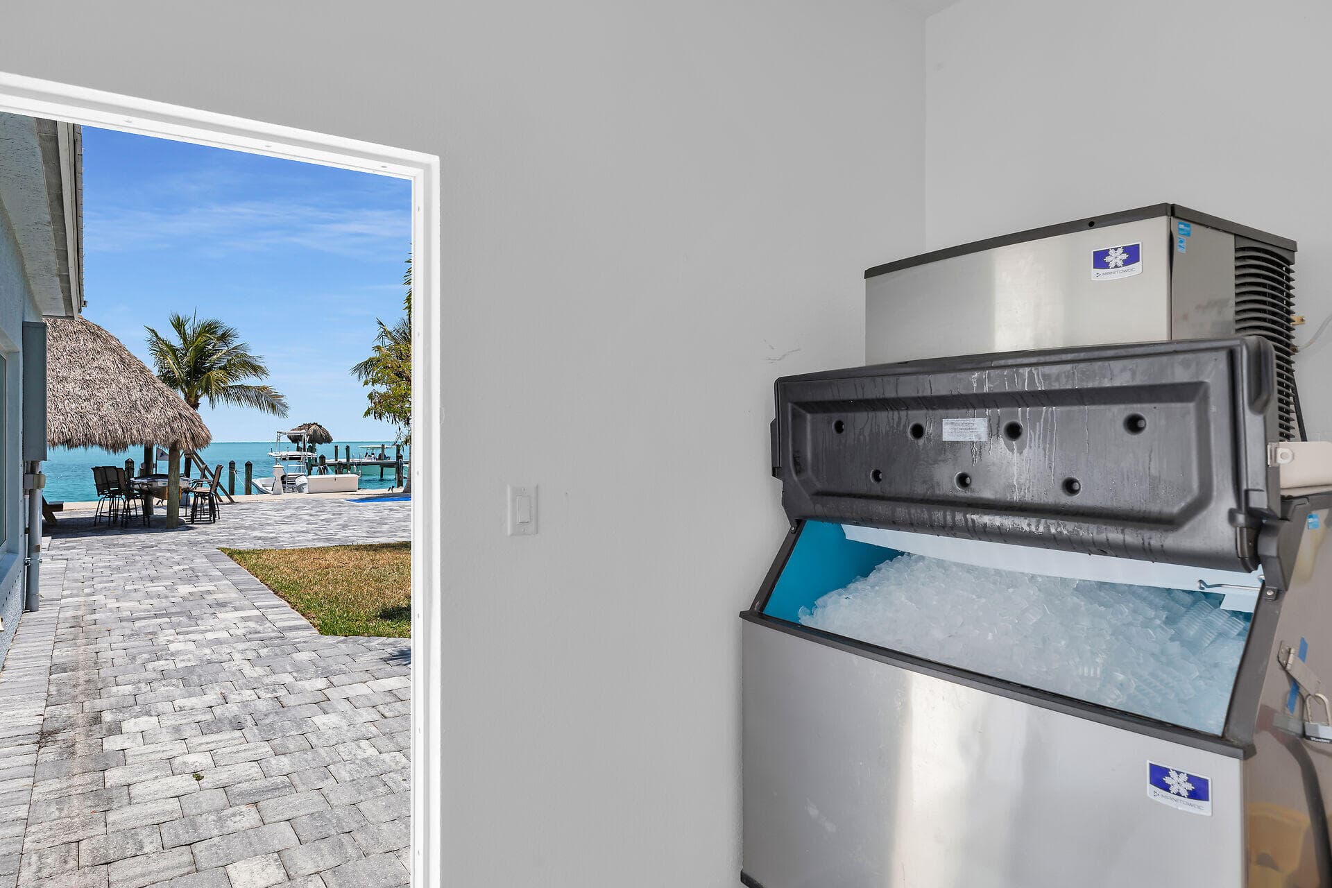 10877 Overseas Highway APT 112 photo 24
