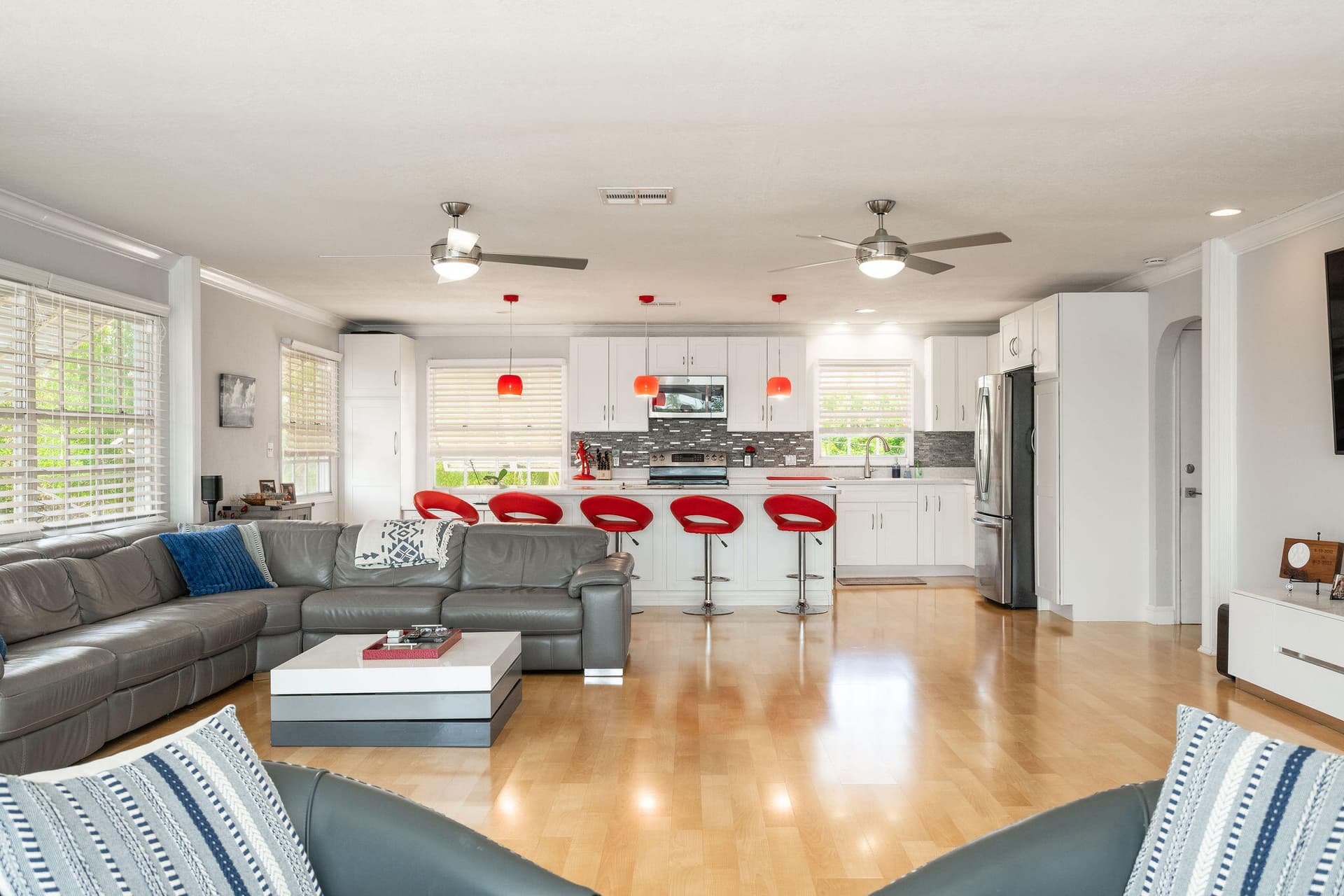 110 Avenue F photo 22