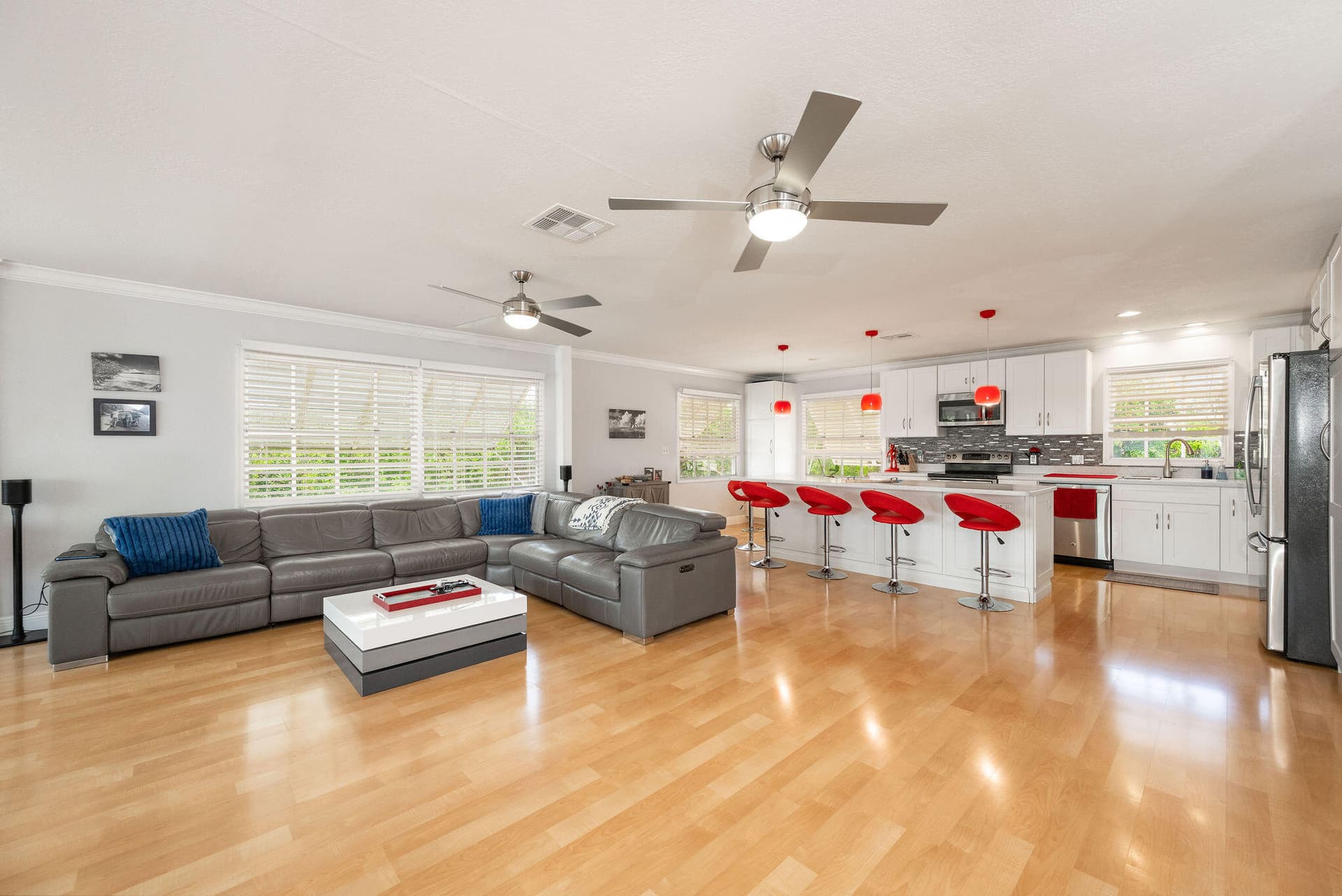 110 Avenue F photo 23