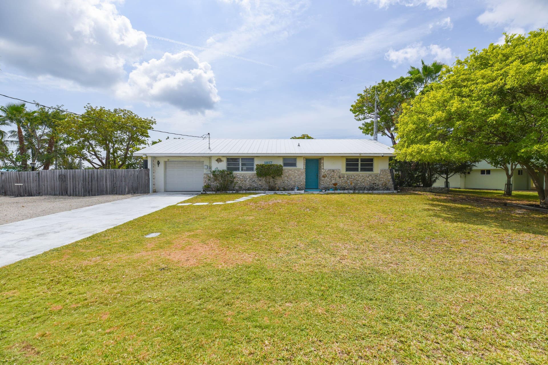 1817 Watson Boulevard photo 1