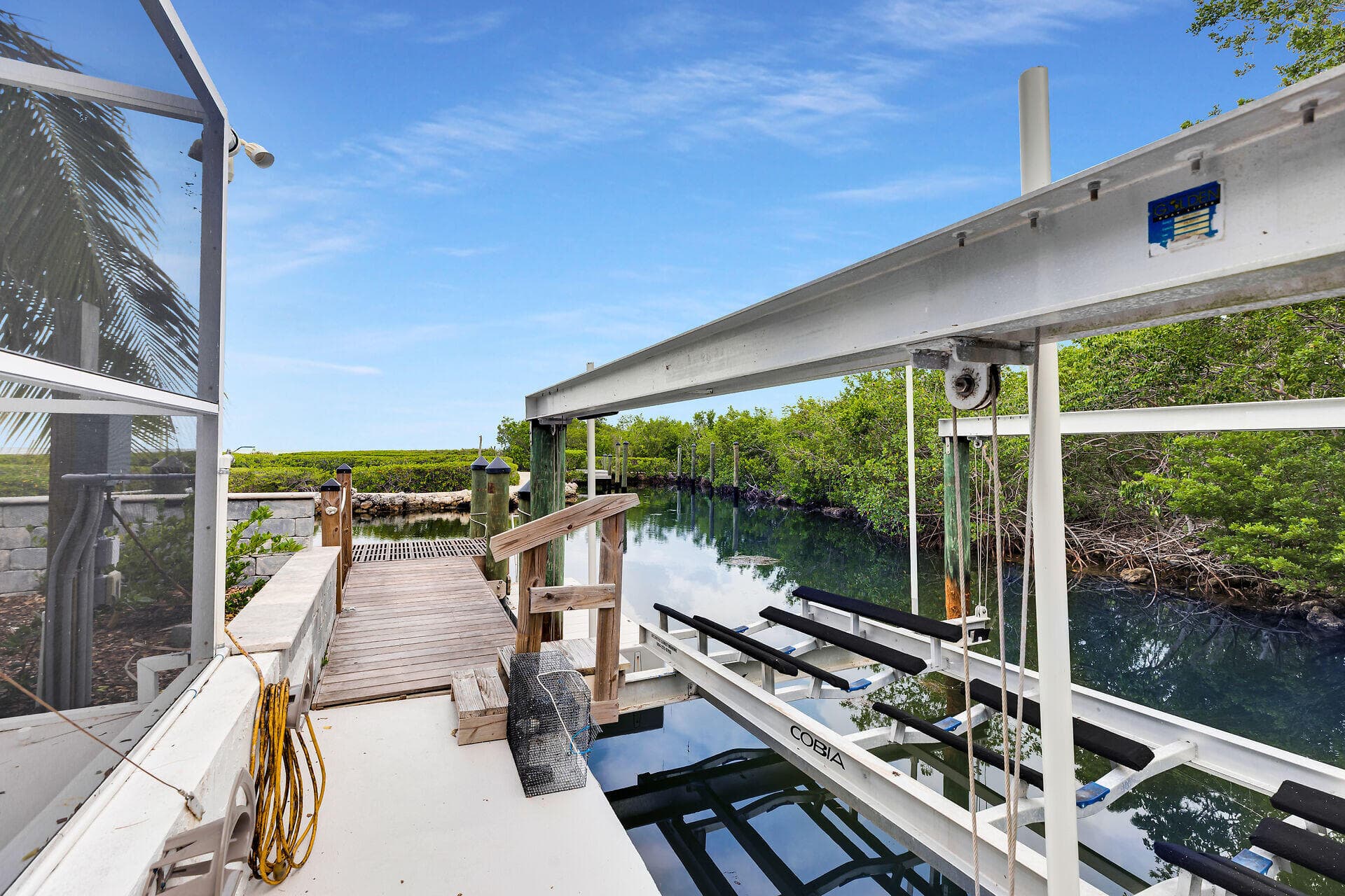 1590 Pelican photo 21