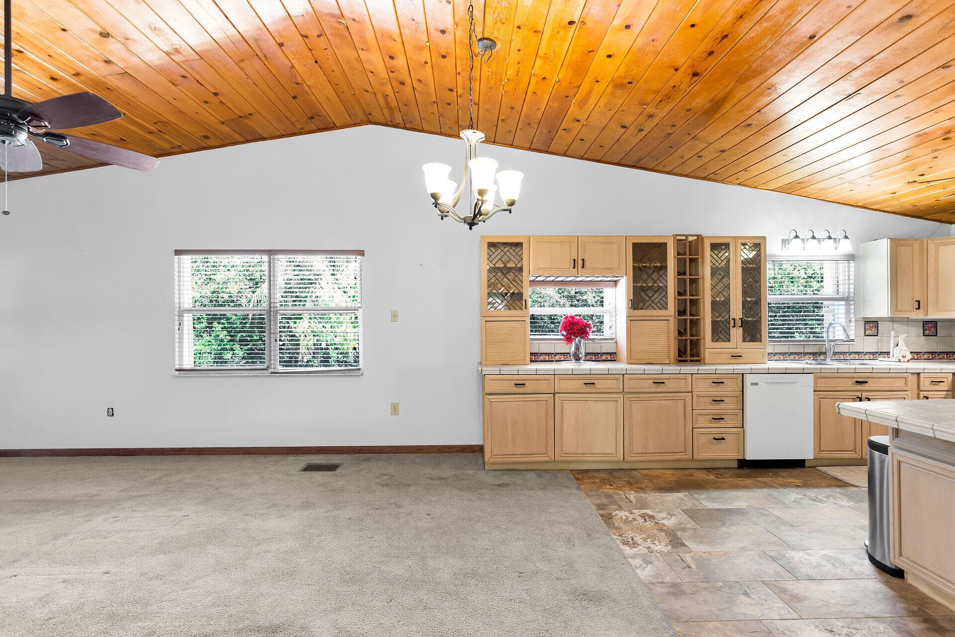 895 Ellen Drive photo 8