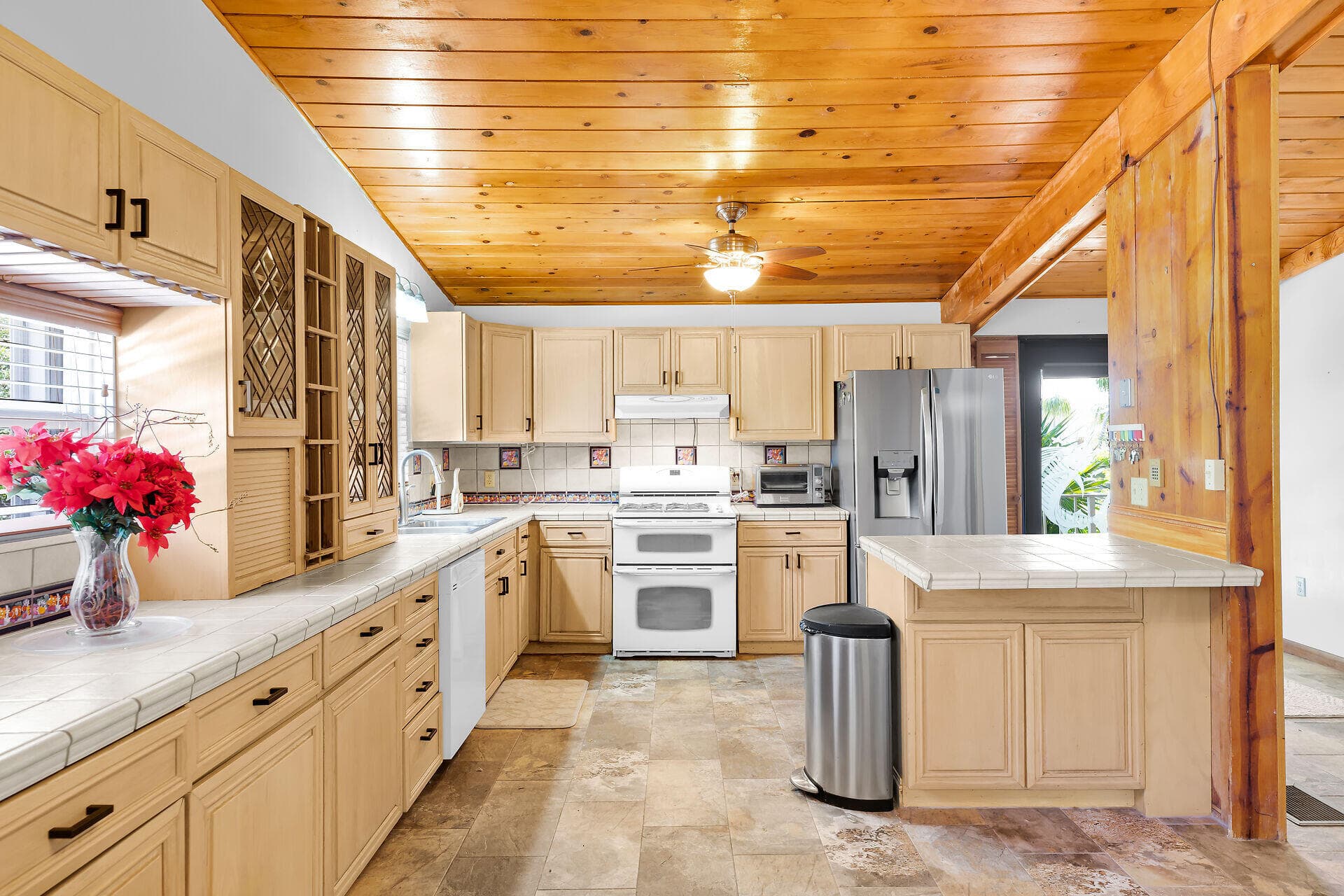 895 Ellen Drive photo 6