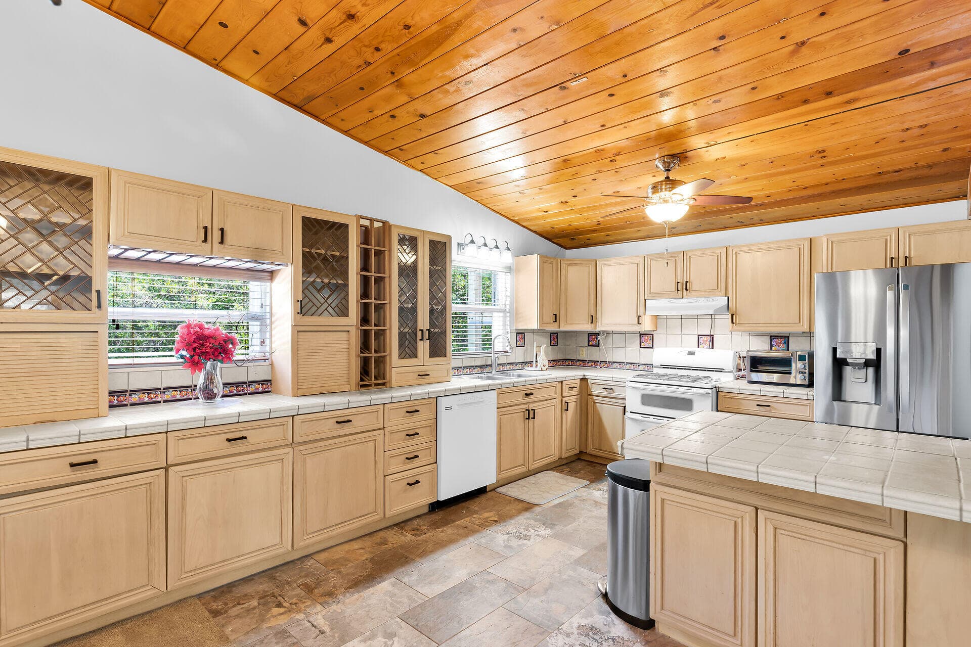 895 Ellen Drive photo 3