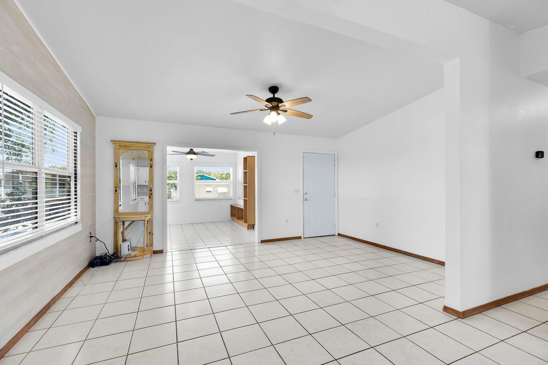 1821 Bittersweet Avenue photo 4