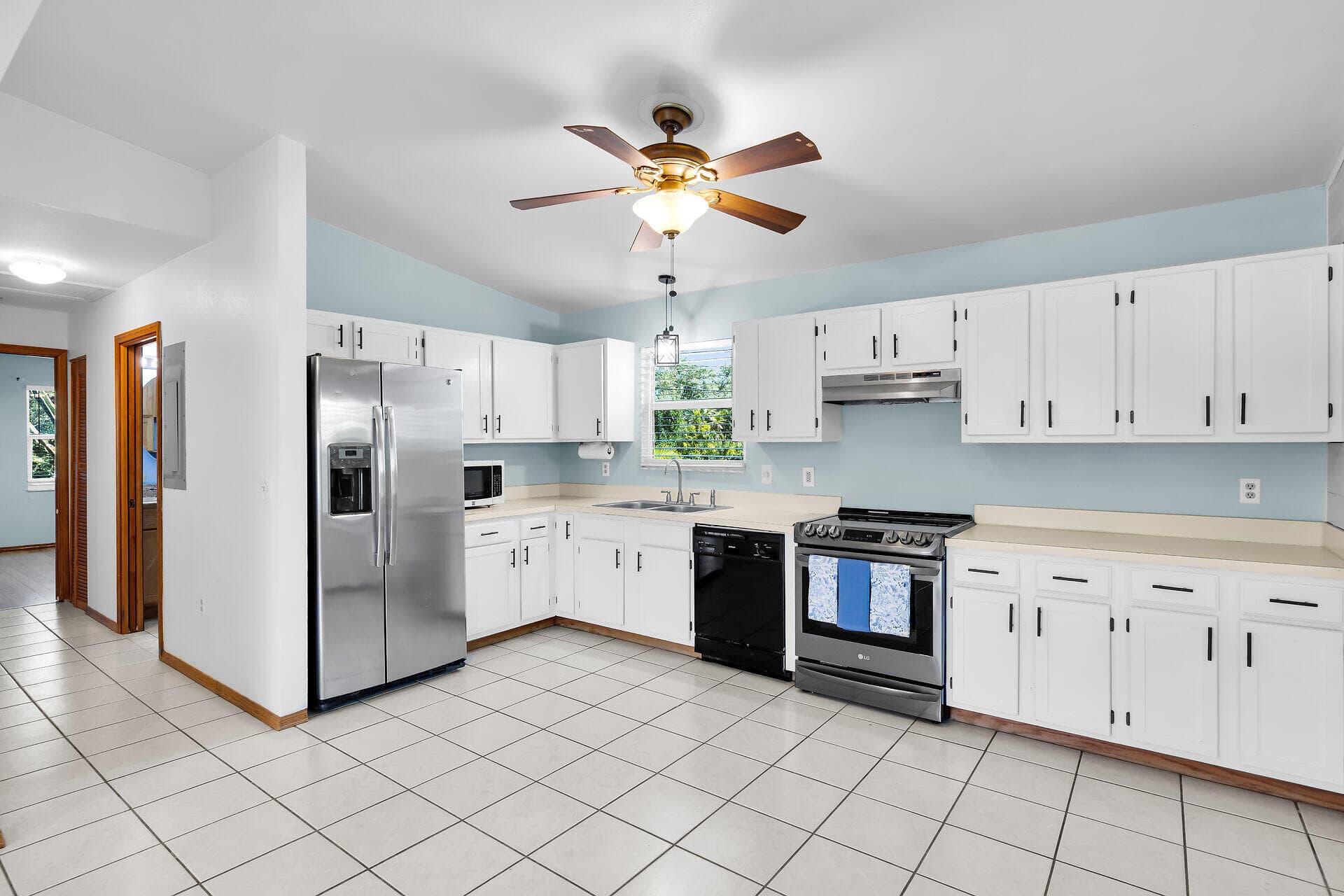 1821 Bittersweet Avenue photo 2
