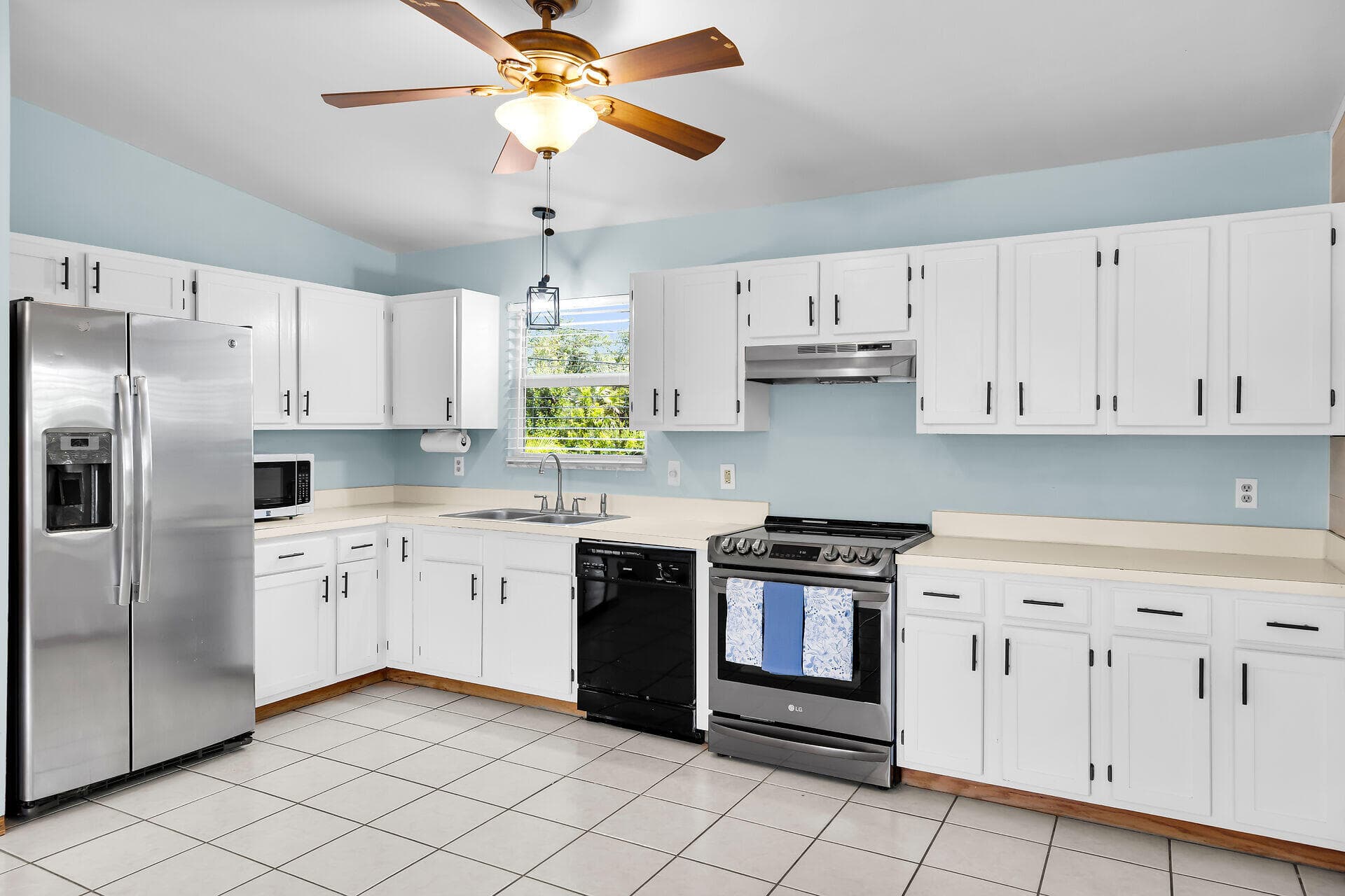1821 Bittersweet Avenue photo 17