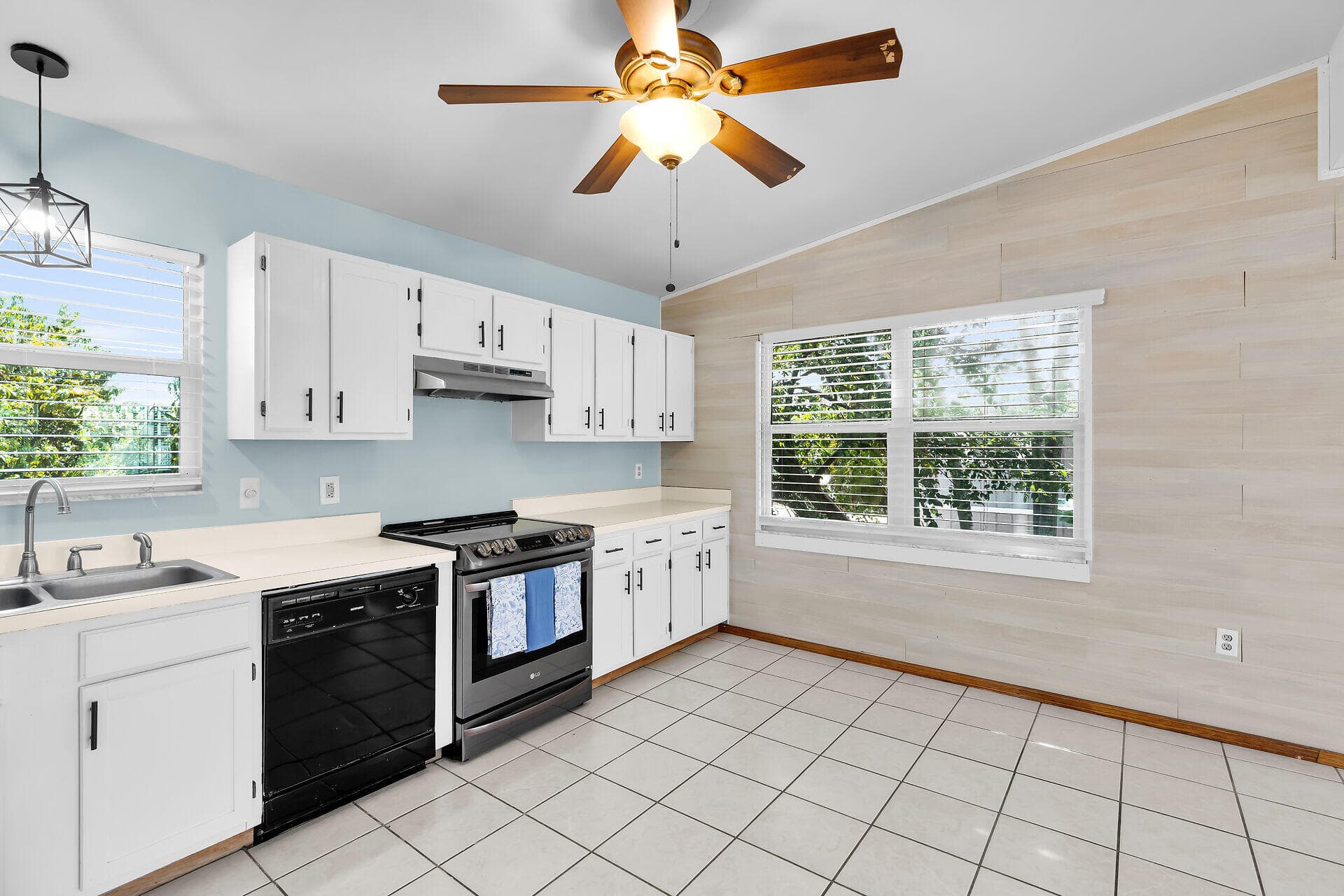 1821 Bittersweet Avenue photo 18