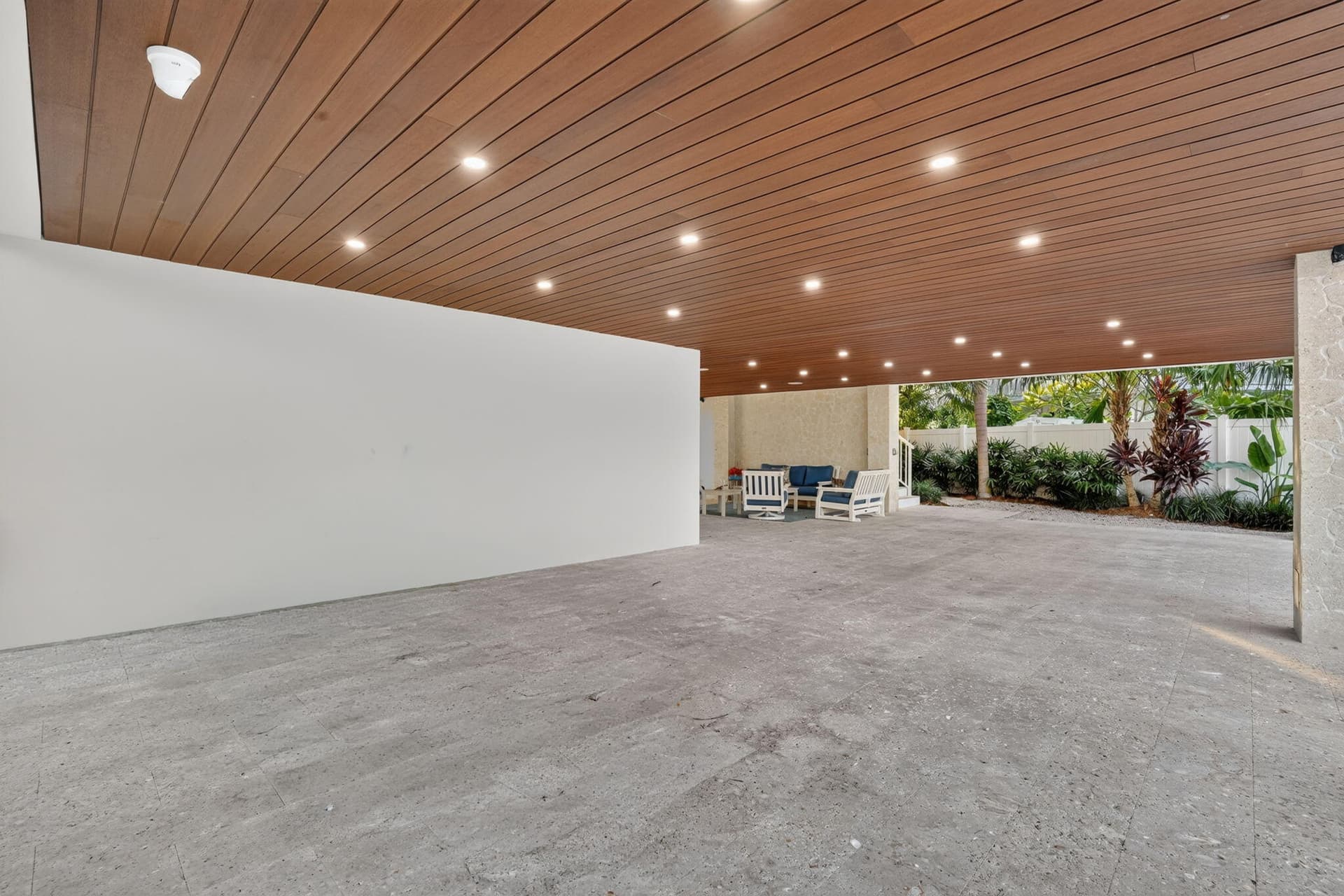 328 S Coconut Palm Boulevard photo 16