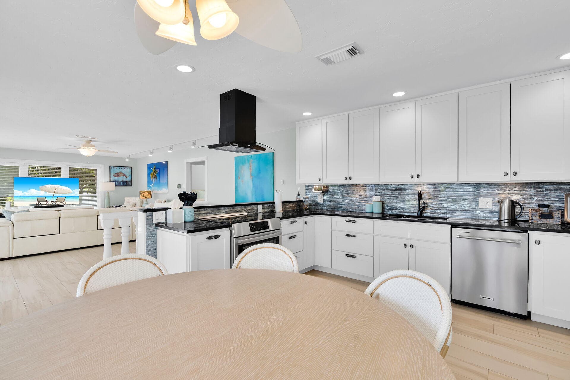 2110 Dolphin Drive photo 9
