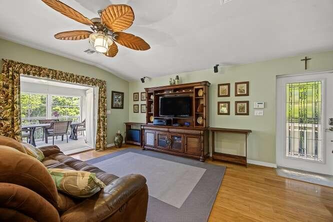 1217 Mockingbird Road photo 9
