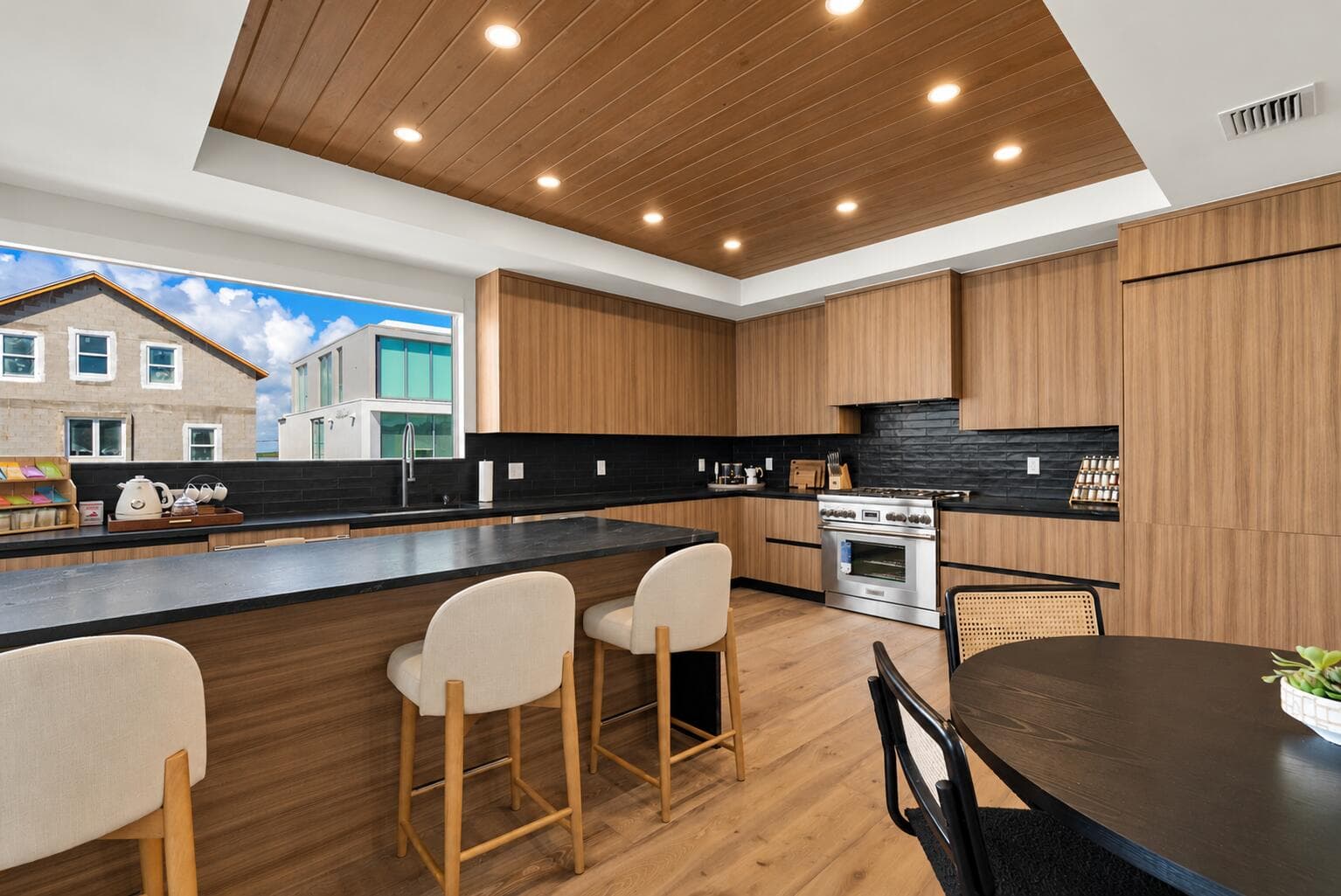 175 W Avenue A photo 9