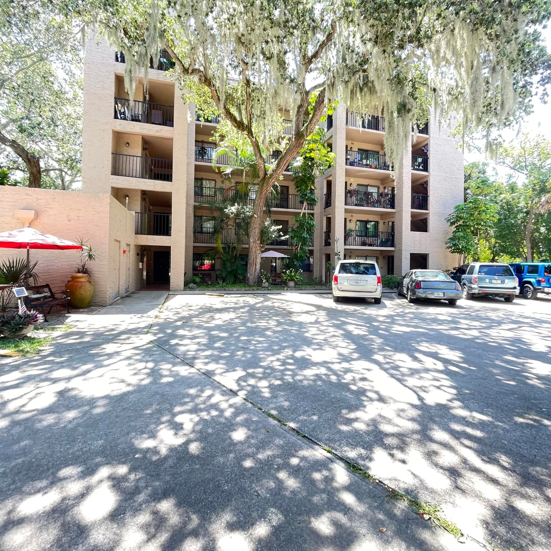1540 Riverside Drive 14 photo 1