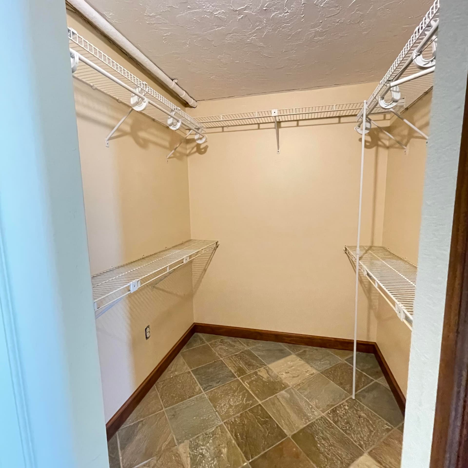 1540 Riverside Drive 14 photo 20