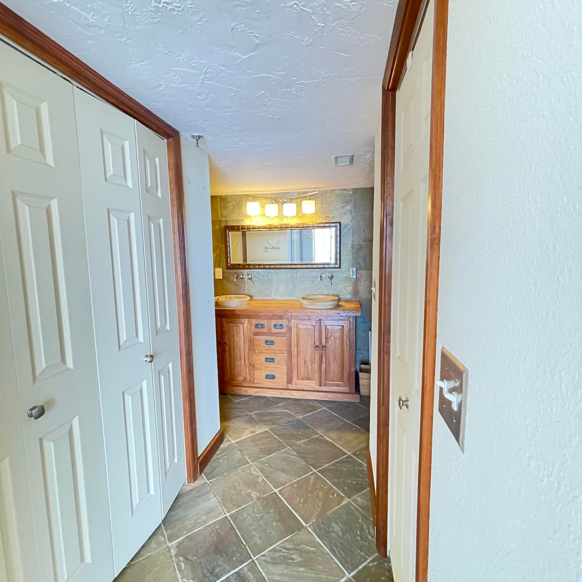 1540 Riverside Drive 14 photo 15